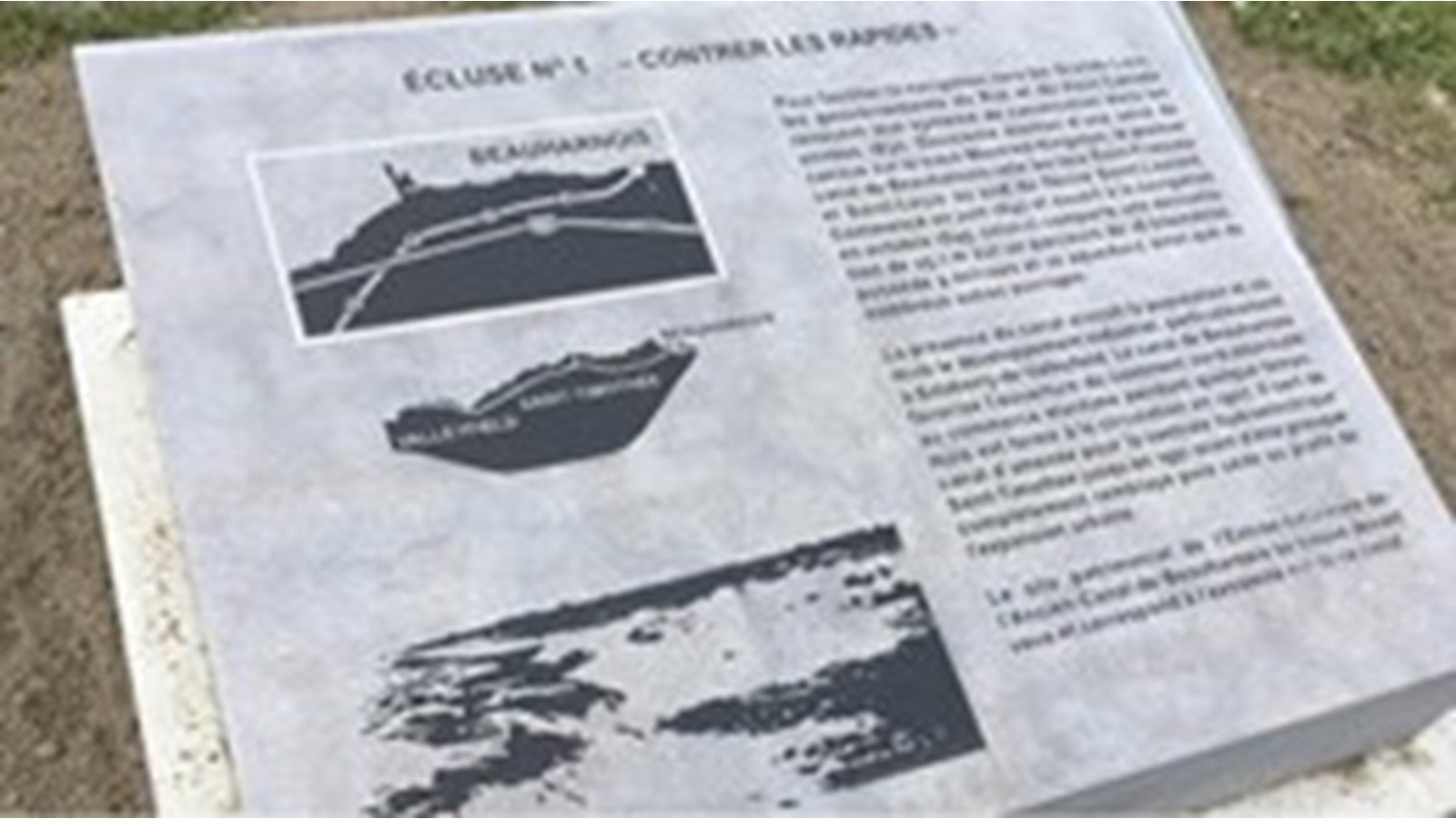 Des panneaux d'interprétation sont apposés à quelques endroits sur le territoire municipal afin de permettre aux citoyens et passants d'en apprendre plus.