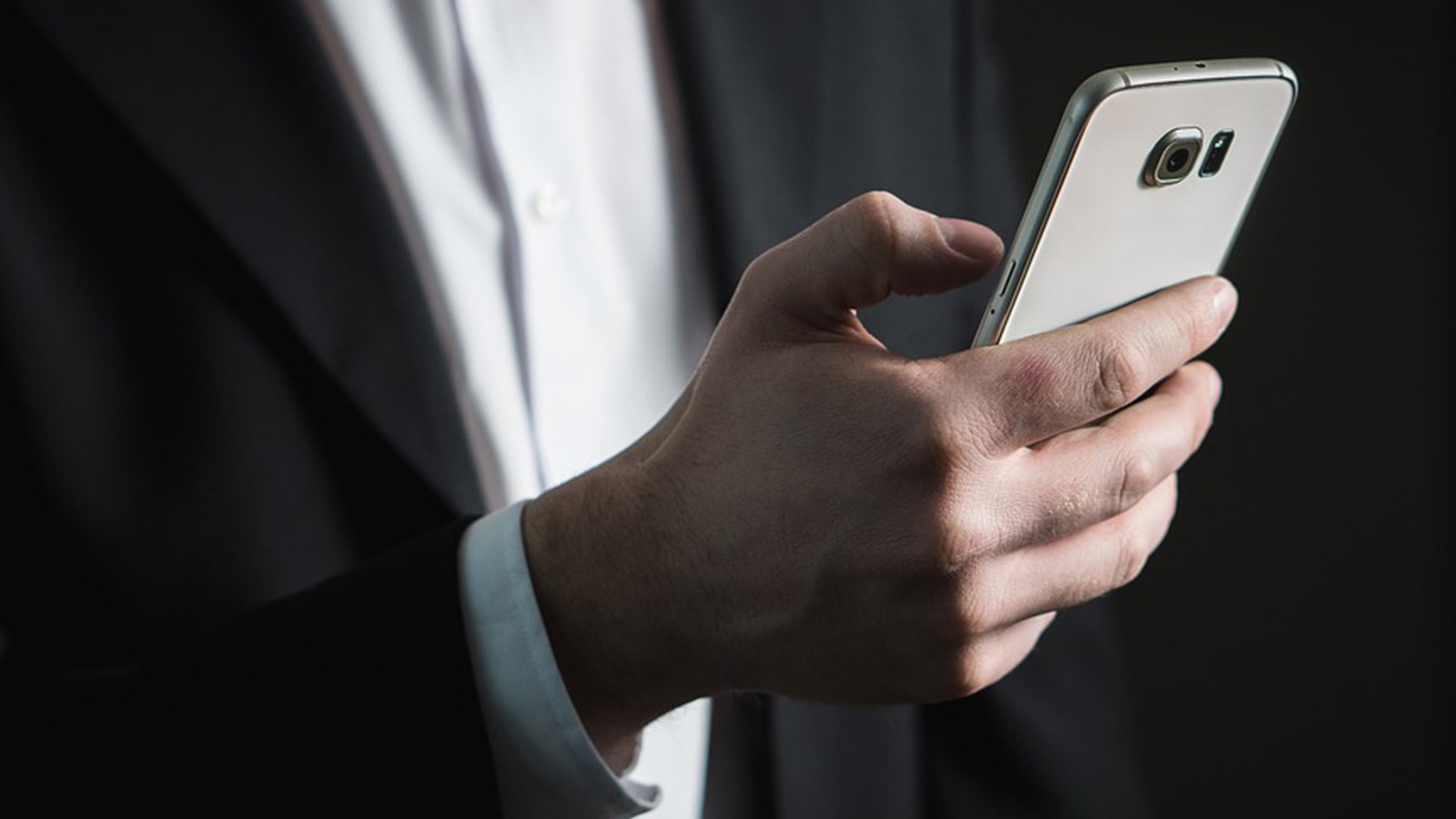 La technologie qui permet d’enregistrer un message personnalisé et de le transmettre par téléphone, par message texte et par courrier électronique aux personnes inscrites. 
