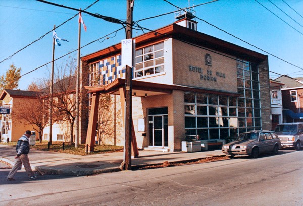 L’hôtel de ville de Dorion en 1991.