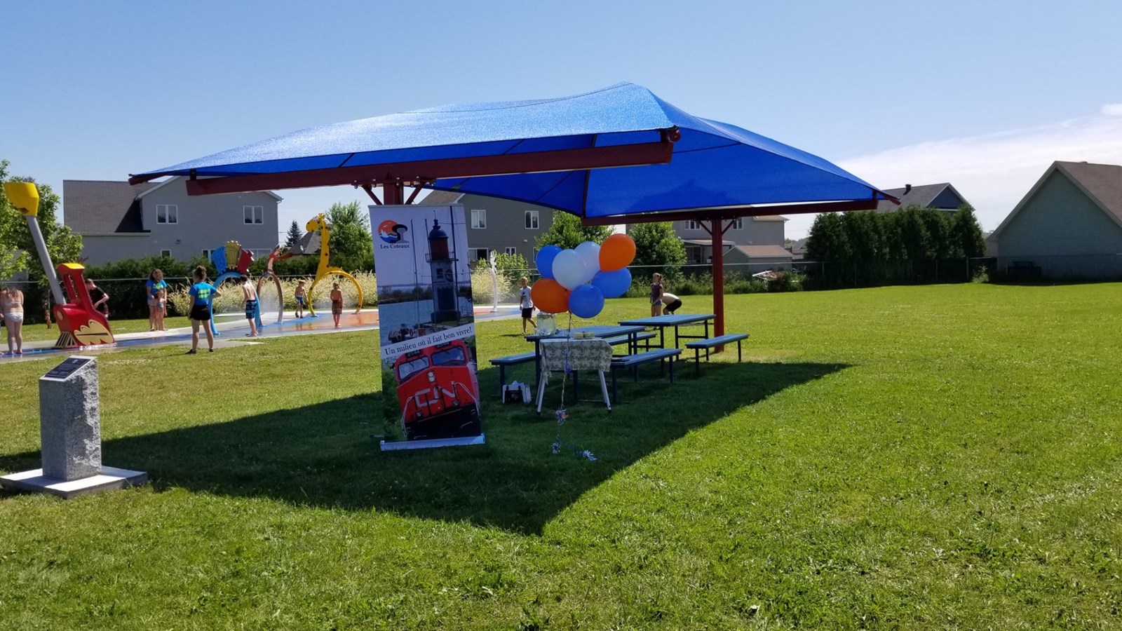 Inauguration d'un abri-soleil au Parc Audrey aux Coteaux