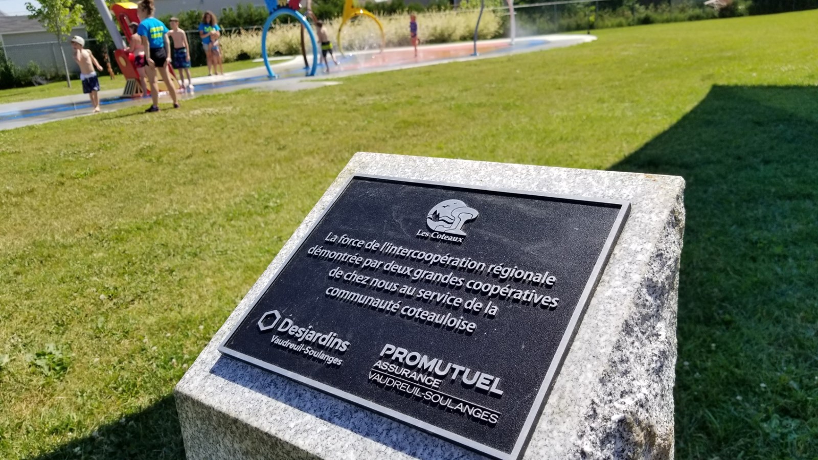 Inauguration d'un abri-soleil au Parc Audrey aux Coteaux