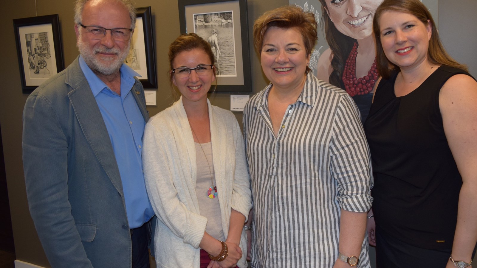 On reconnaît sur cette photo M. Bruno Tremblay, maire de Beauharnois, Mme Maude Laberge, préfète de la MRC, l’artiste exposante, Mme Sonia Isabelle, ainsi que Mme Catherine Parent, Coordonnatrice au développement culturel à la MRC.