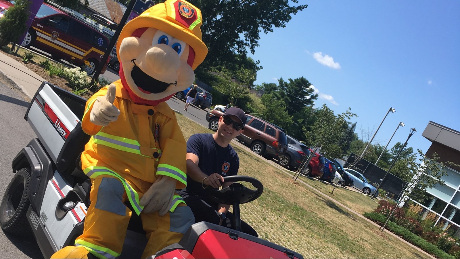 La mascotte des pompiers est venue saluer les festivaliers le dimanche en après-midi.