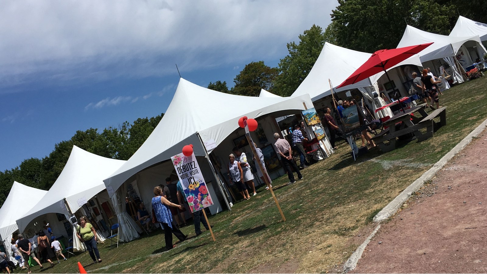 Soleil et fleurs en quantité pour la 16e édition du Festival des arts de Salaberry-de-Valleyfield 
