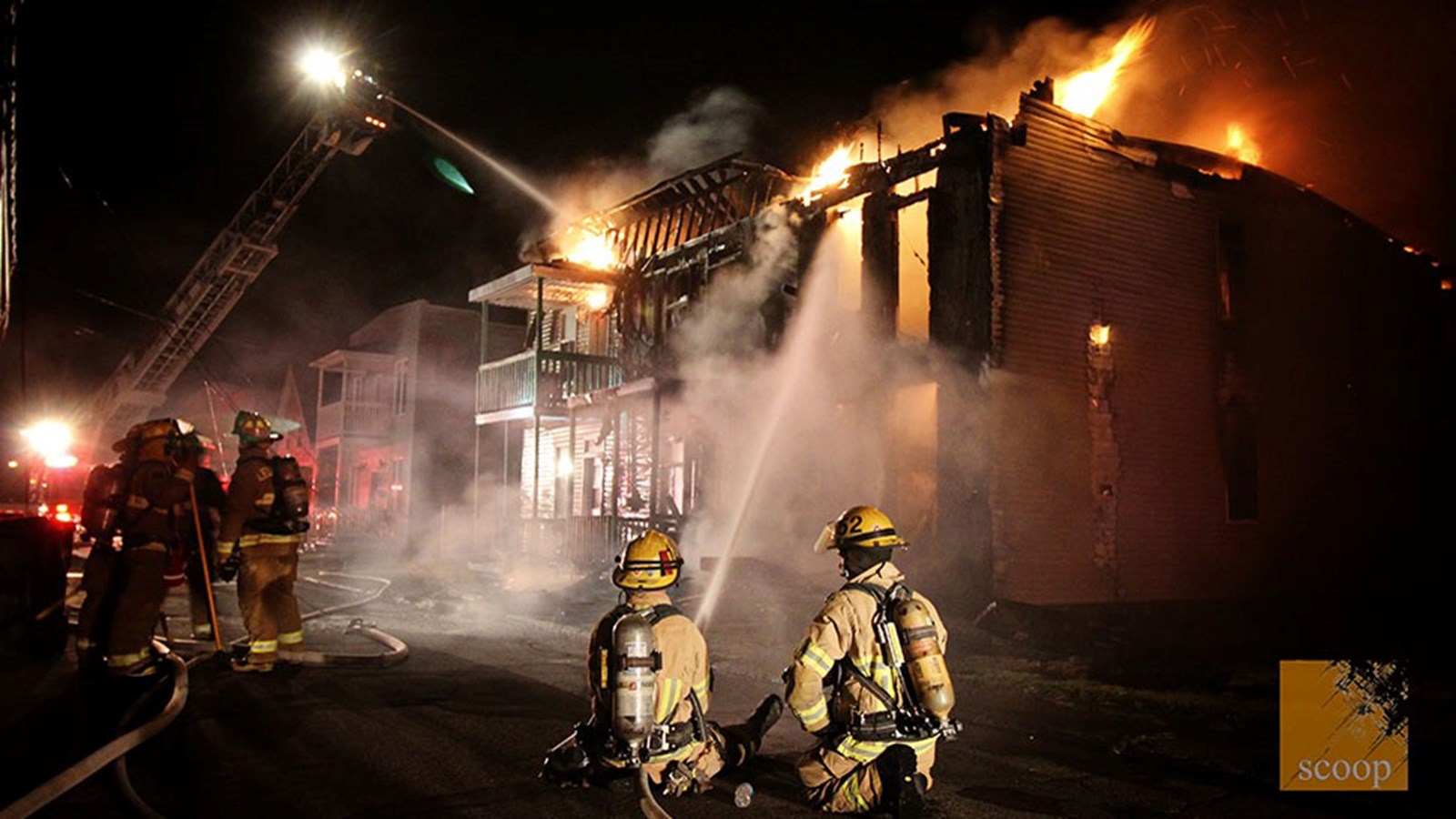 Les flammes ont causé d'importants dommages au bloc de six appartements de la rue Penon.