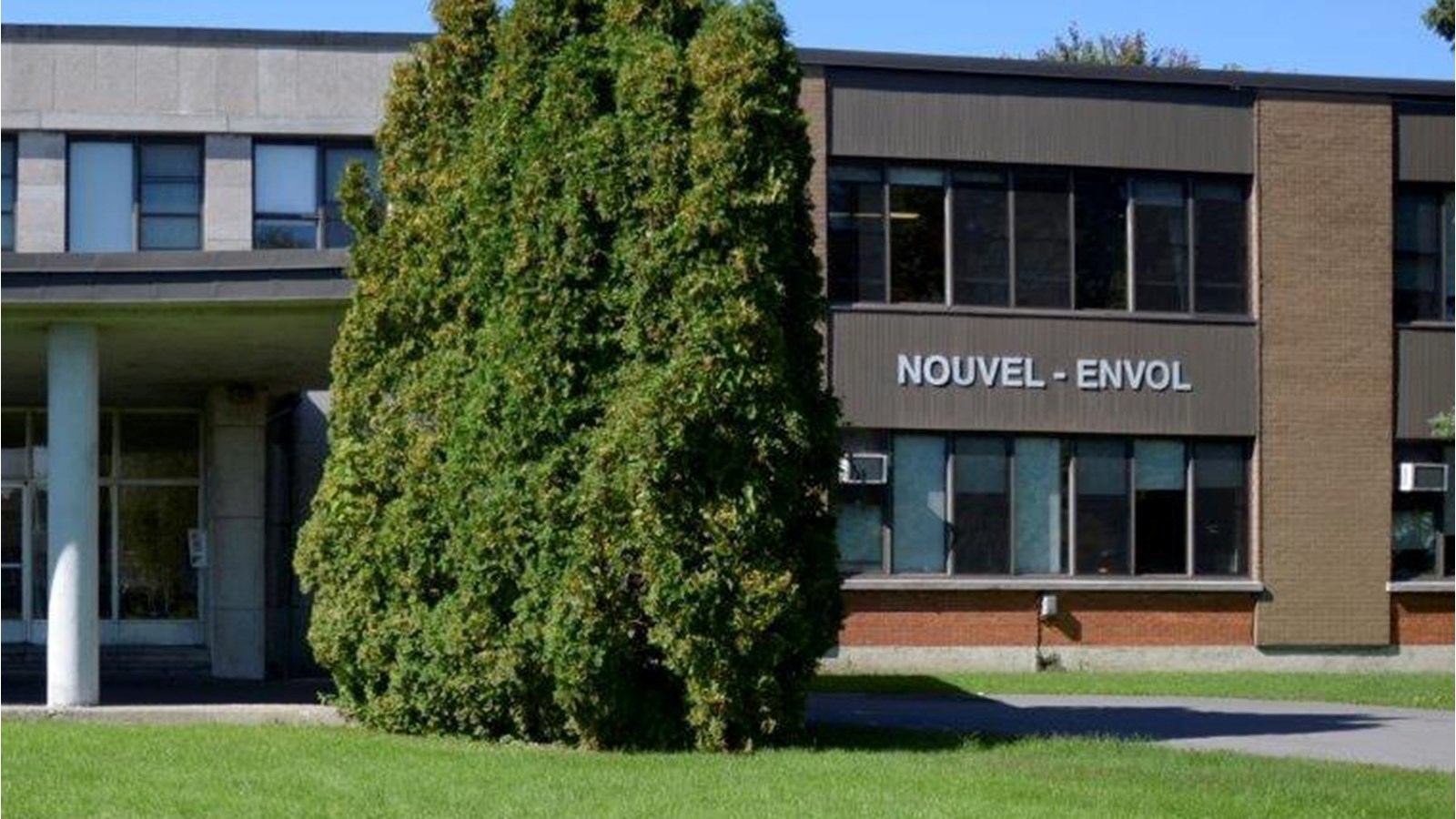 L'établissement est situé au 115 Rue Saint Charles à Salaberry-de-Valleyfield.