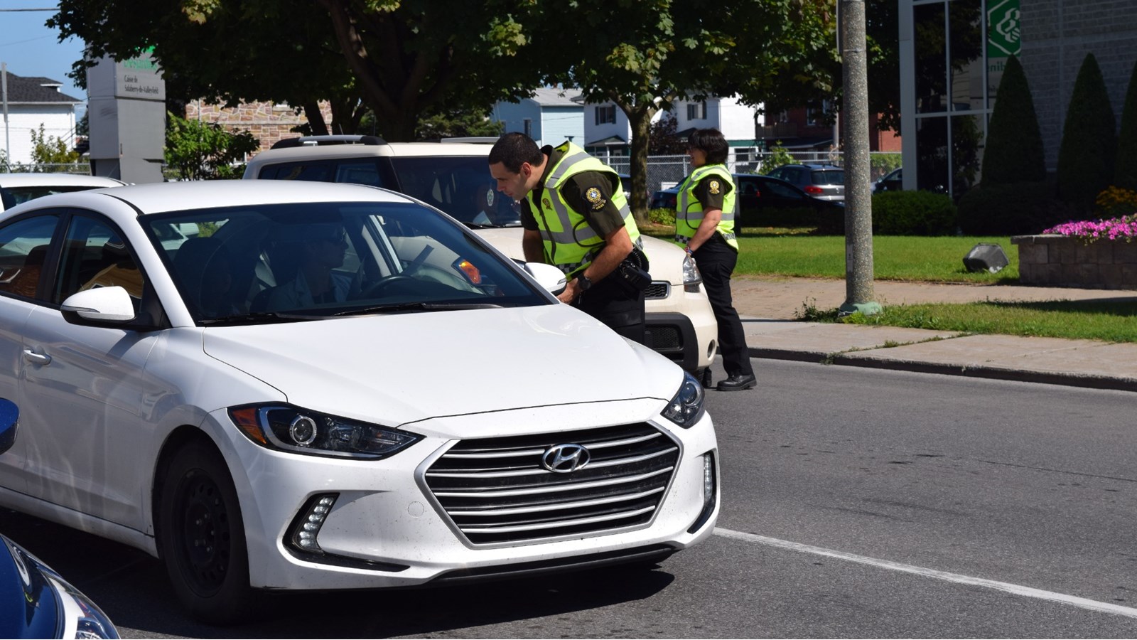 Pas de cell au volant: 650 automobilistes sensibilisés à Salaberry-de-Valleyfield 