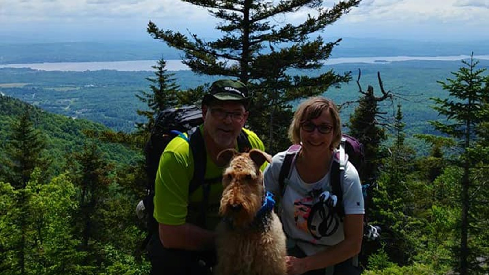 Dans quelques jours, Daniel Blondin et Josée Robillard feront l'ascension du Machu Picchu au profit d'une cause régionale. Sur la photo, ils posent avec leur fidèle compagnon, Virgule.