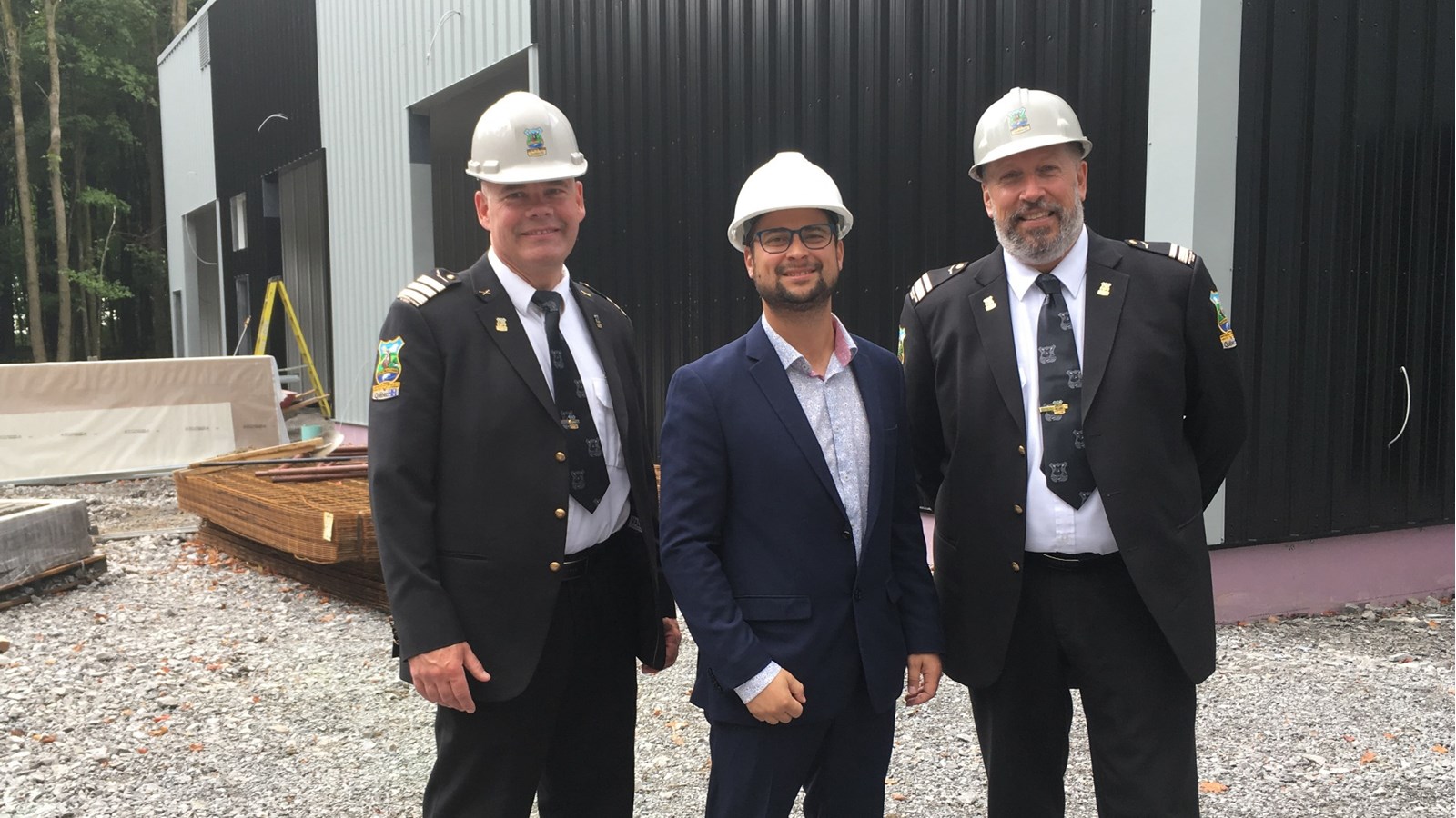 Les travaux, déjà bien amorcés, du nouveau bâtiment, ont pu être lancés, en présence du maire de la Ville, Miguel Lemieux, le directeur régional de la protection de la faune, Pierre Fortin, ainsi que le lieutenant Gilles Chiasson, chef de service.