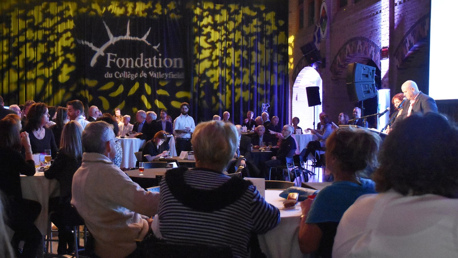 Cette soirée prendra la forme d'une activité-bénéfice d’envergure où se côtoient bouchées haut de gamme, dégustation de vins d’importations privées et délices alcoolisés régionaux.