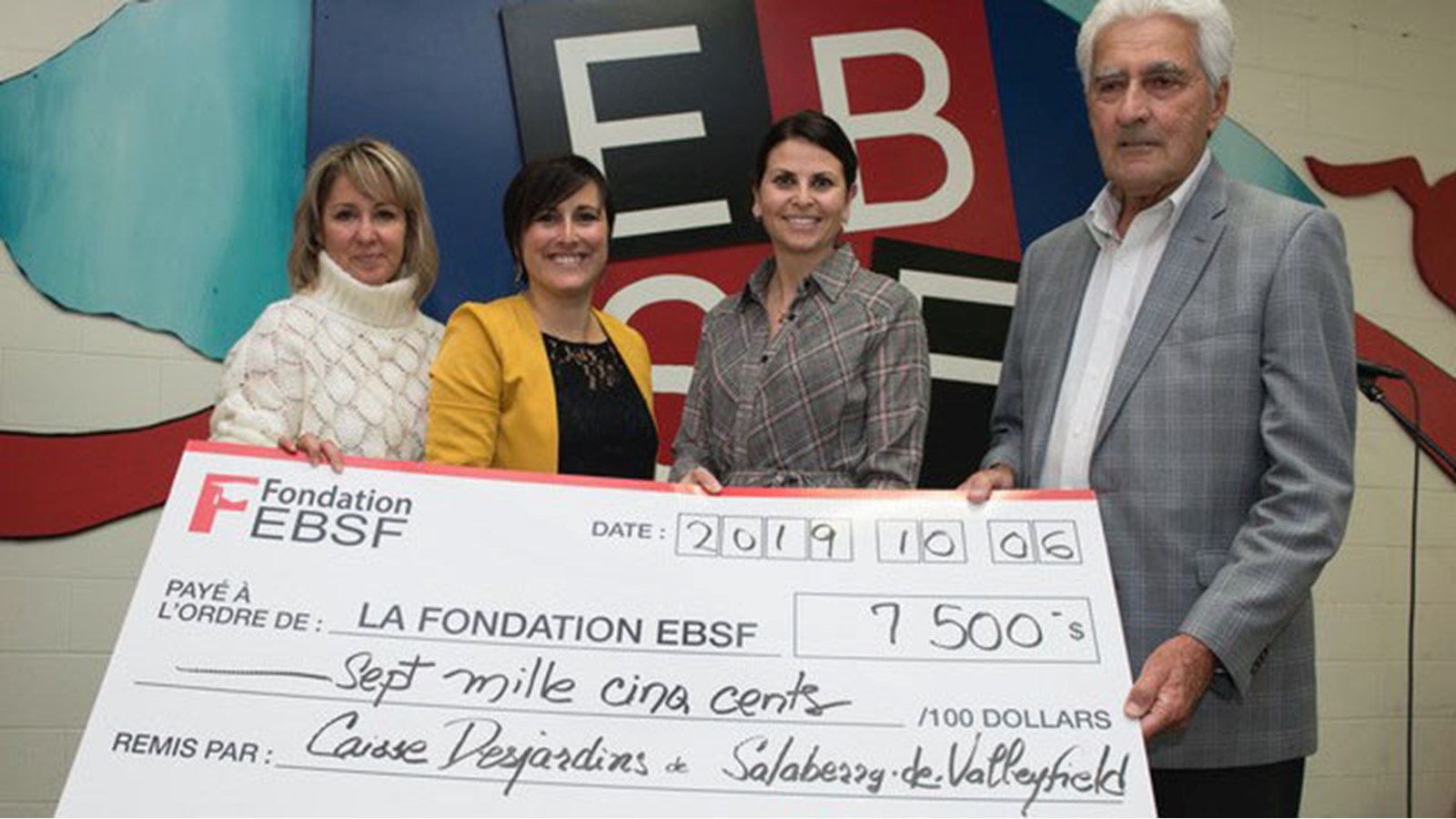 Le premier don servira à mettre sur pied des projets destinés à des jeunes de l’école secondaire de la Baie St-François, à Salaberry-de-Valleyfield.