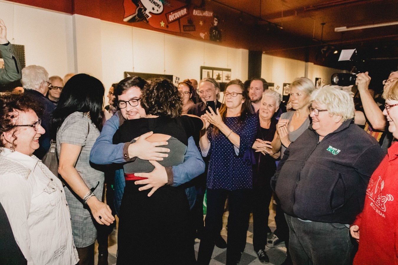 En images : Claude DeBellefeuille célèbre sa victoire