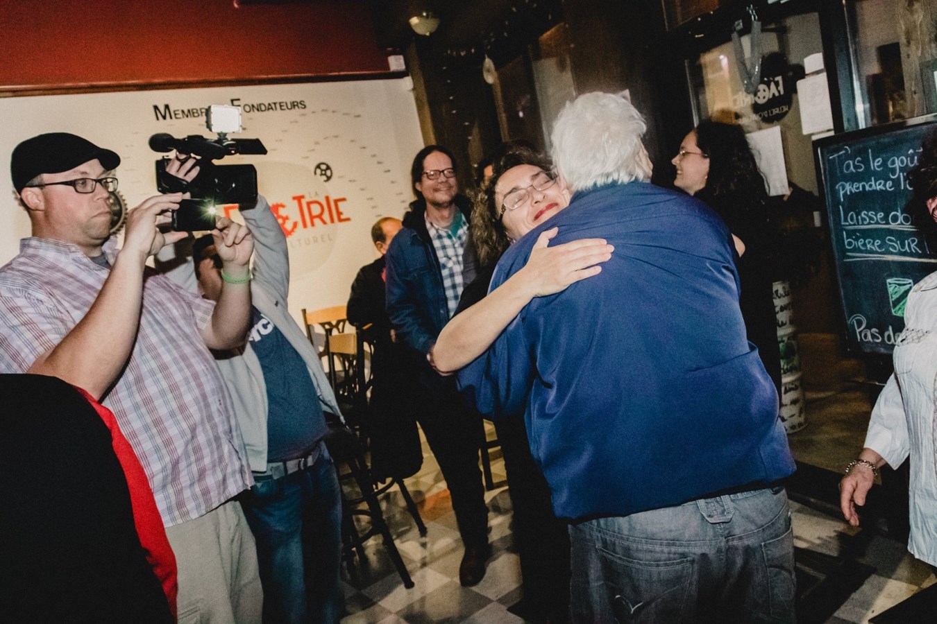 En images : Claude DeBellefeuille célèbre sa victoire