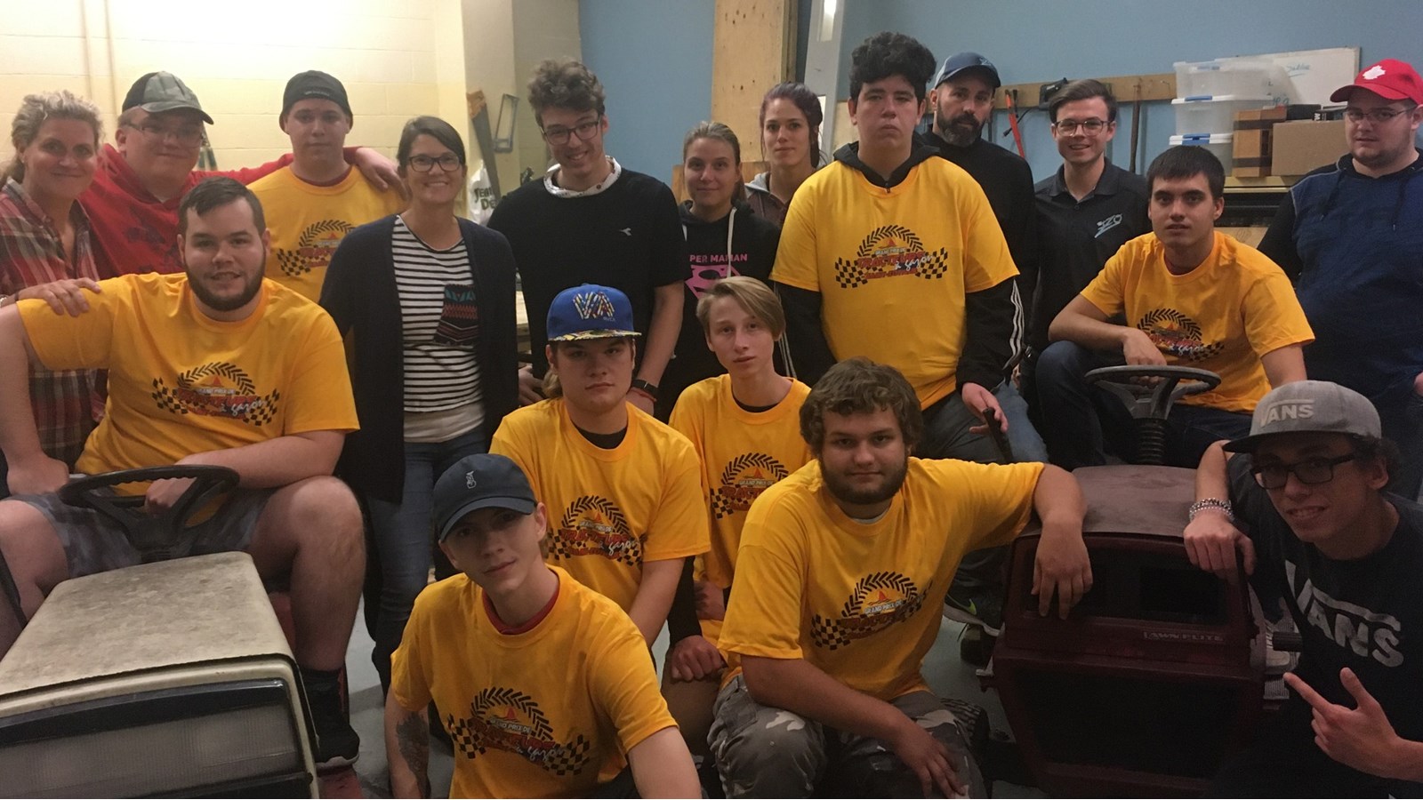 Au total, une trentaine d’élèves sont concernés par cette initiative et participeront, selon leur talent, à la restauration de deux tracteurs qui ont été donnés à l’école.