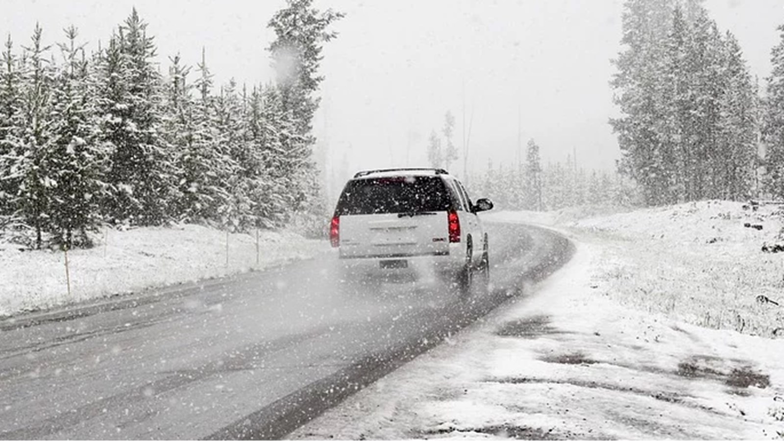 Tempête: connaissez-vous les rudiments de la conduite hivernale?