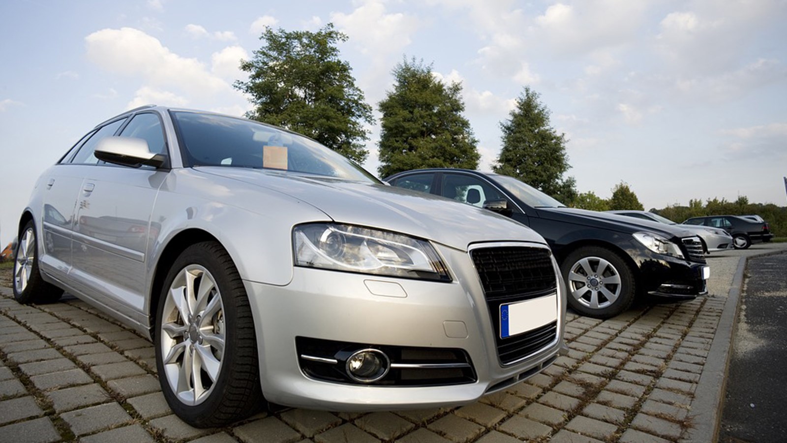 Vérifiez la validité du permis du conducteur avant de lui laisser le volant