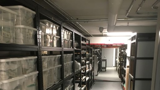 Une réserve muséale a été aménagée au sous-sol de l'édifice. 