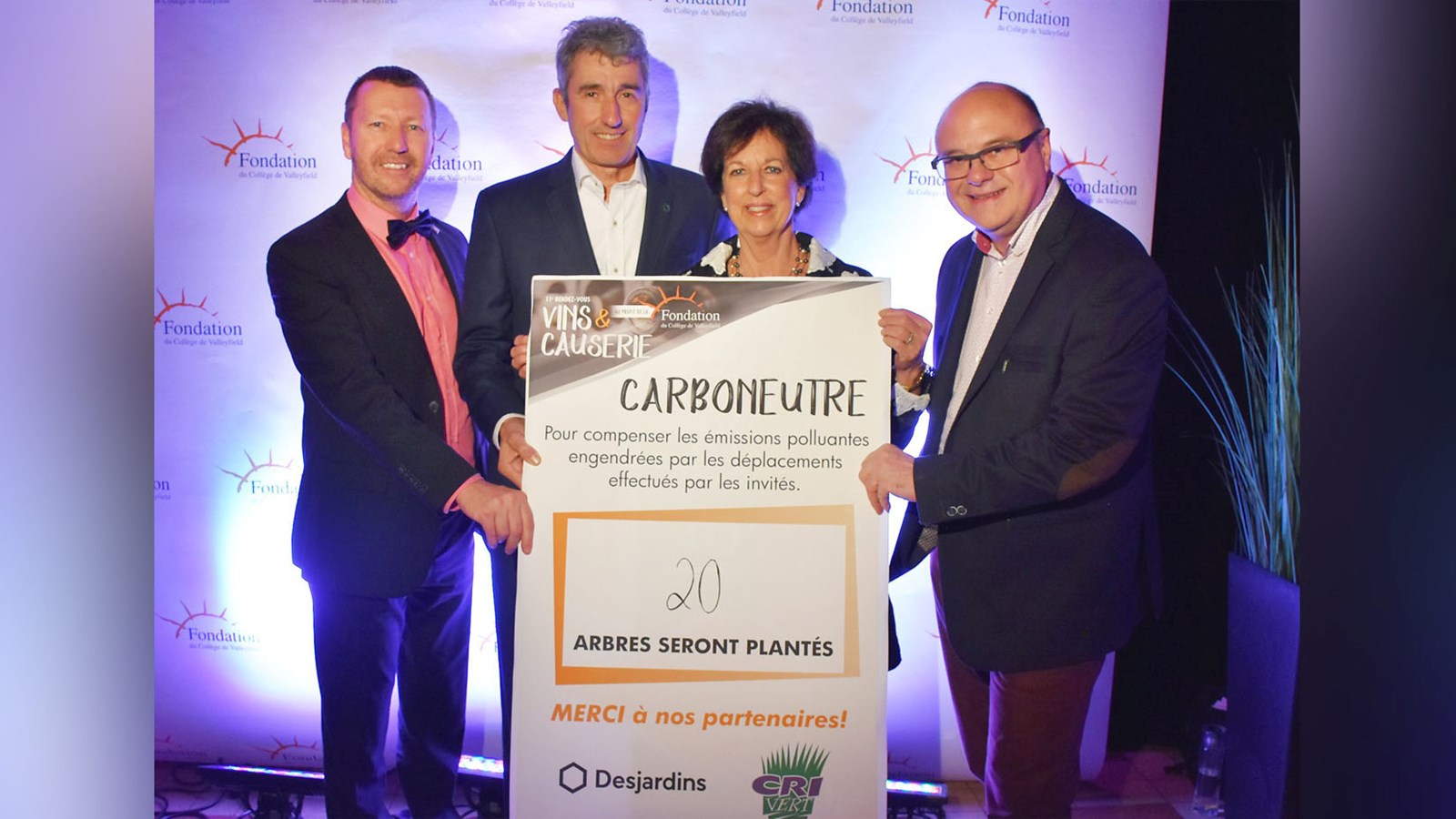 Grâce à l'action verte de Desjardins, 20 arbres seront plantés pour compenser les émissions de gaz à effet de serre dépensées par la Fondation du Collège de Valleyfield pour la plus récente édition de son événement Vins et Causerie. 