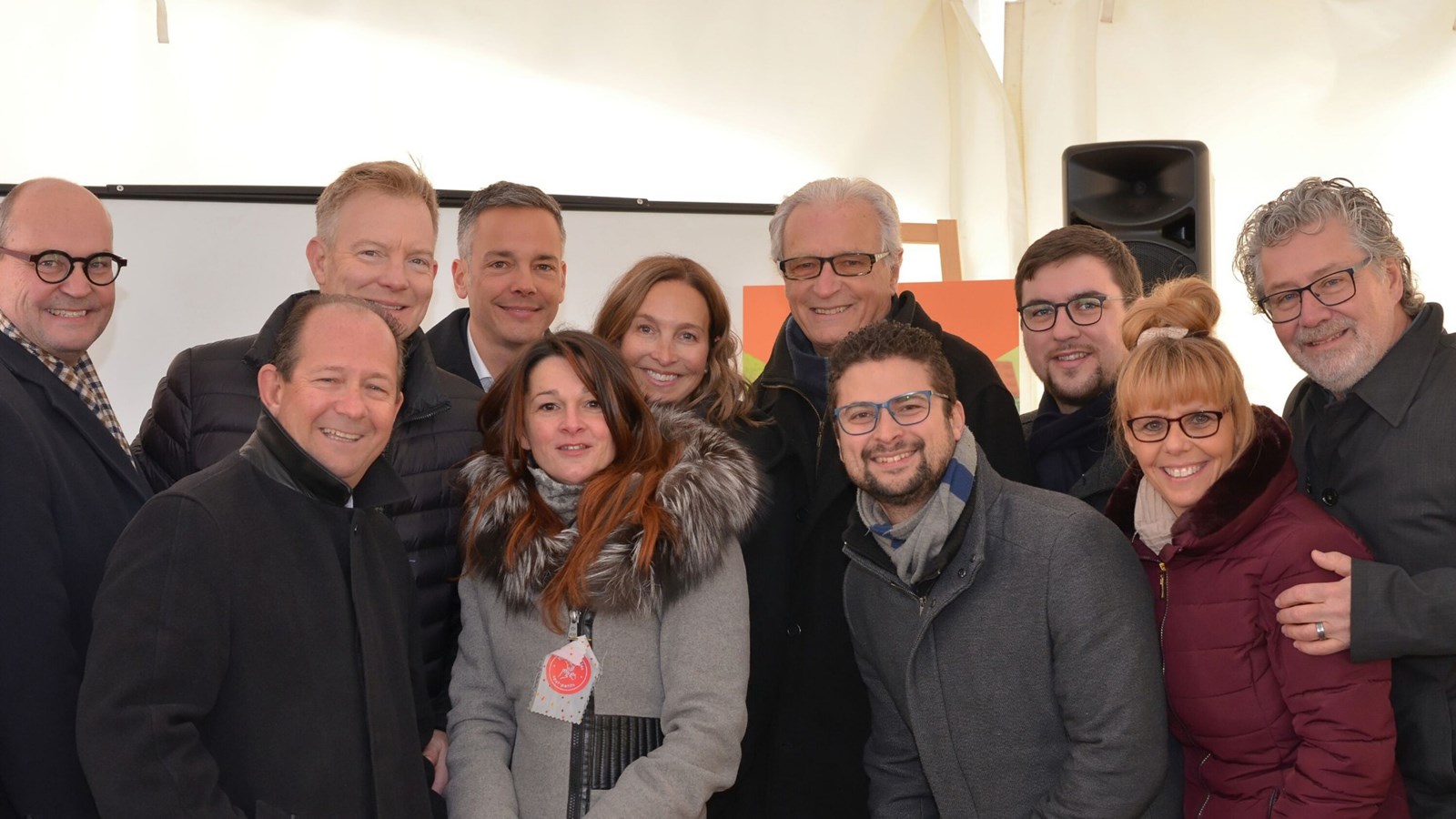 Les invités d’honneurs lors de l’inauguration de l’ABC de la famille, de gauche à droite : Claude Reid, député de Beauharnois, Christian Gareau, Club Rotary, Luc Morin, Club Rotary, Martin Bray, Club Rotary et directeur de la campagne de financement, Christine Pilon, présidente du conseil d’administration de l’ABC, Amélie Lefebvre, membre du conseil d’administration de l’ABC et représentante du Club Rotary, Jean-Claude Billette, Club Rotary, Miguel Lemieux, maire de la Ville de Salaberry-de-Valleyfield, Charles Gascon, représentant de Claude DeBellefeuille, députée Salaberry-Suroît), France Chenail, conseillère municipale à la Ville de Salaberry-de-Valleyfield, et Michel Laniel, Club Rotary.