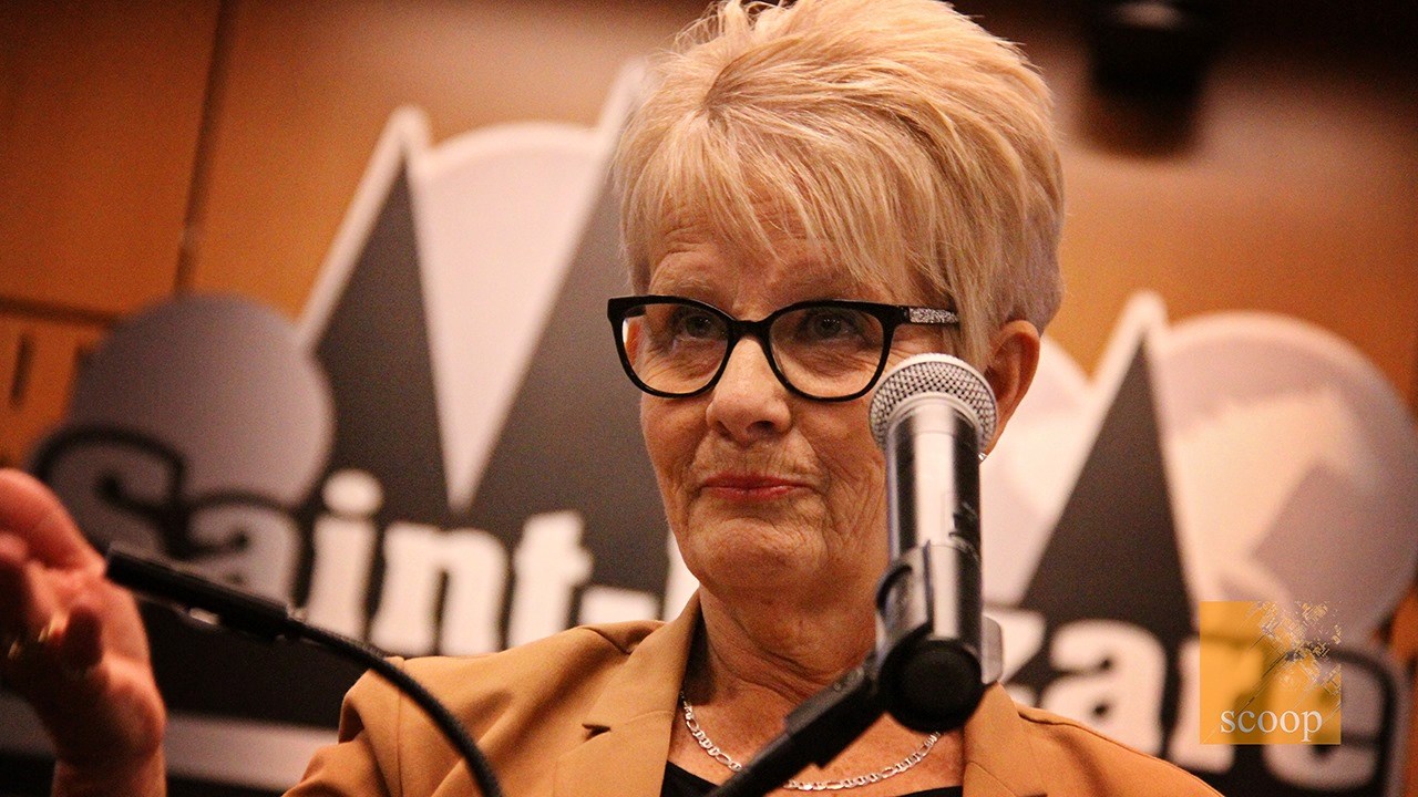 Mme. Yolande Charlebois, veuve du pompier Charles Goulet décédé en 1984 dans l'exercice de ses fonctions.