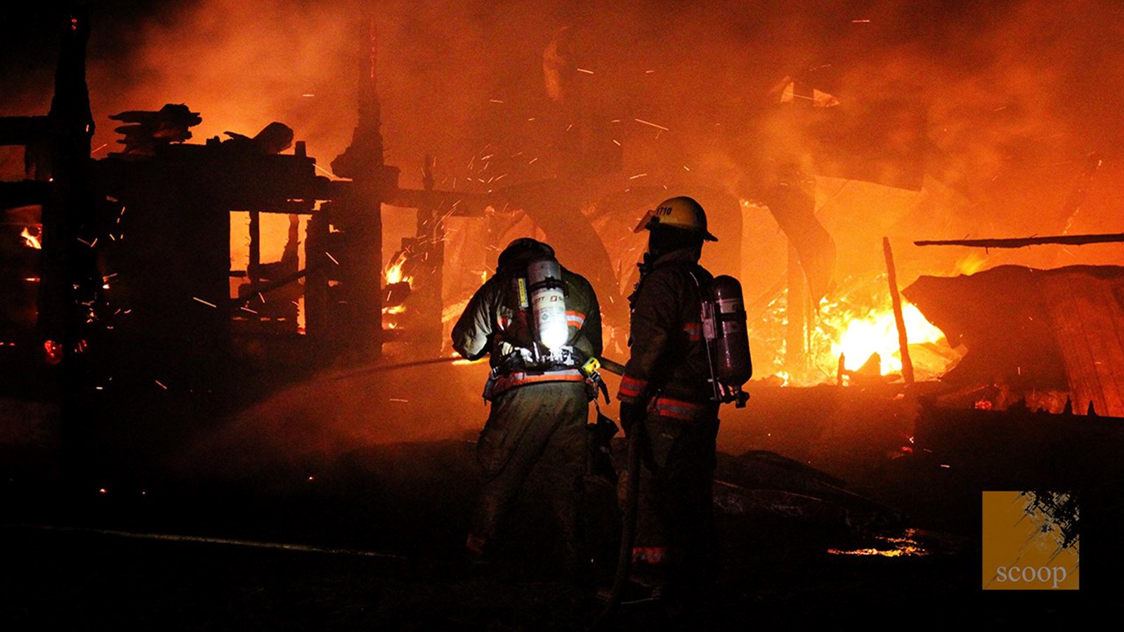 Le bâtiment de ferme qui a été la proie des flammes a été complètement détruit.