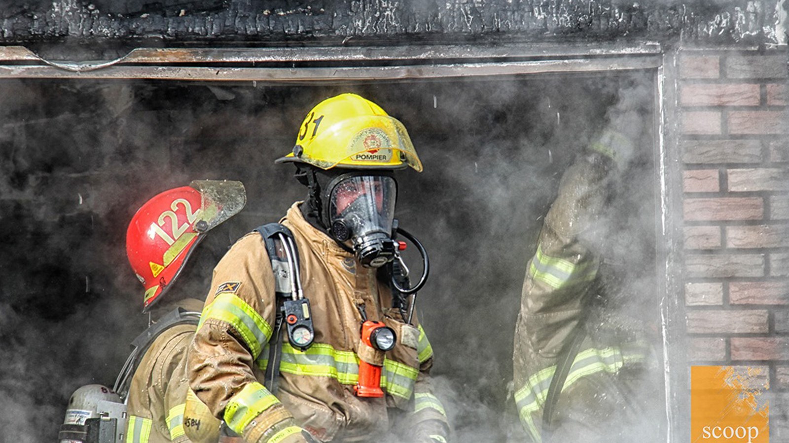 Notons que toutes les ressources du Service de sécurité incendie de Salaberry-de-Valleyfield ont été mises à contribution pour combattre l'incendie, même les officiers qui étaient au repos à la maison.