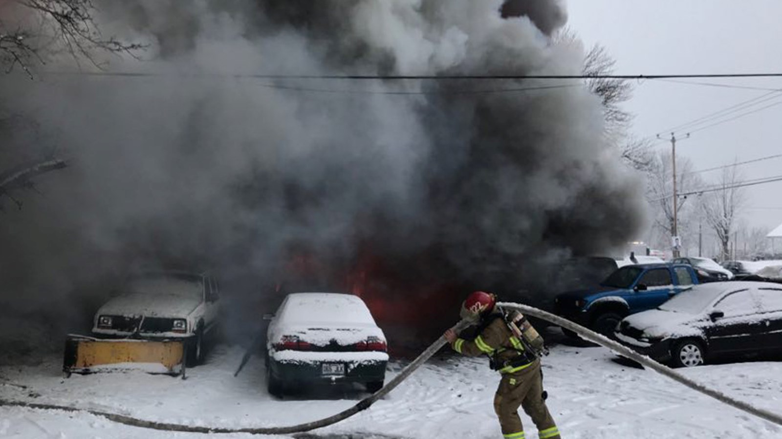 Un garage de mécanique générale est la proie des flammes à Beauharnois