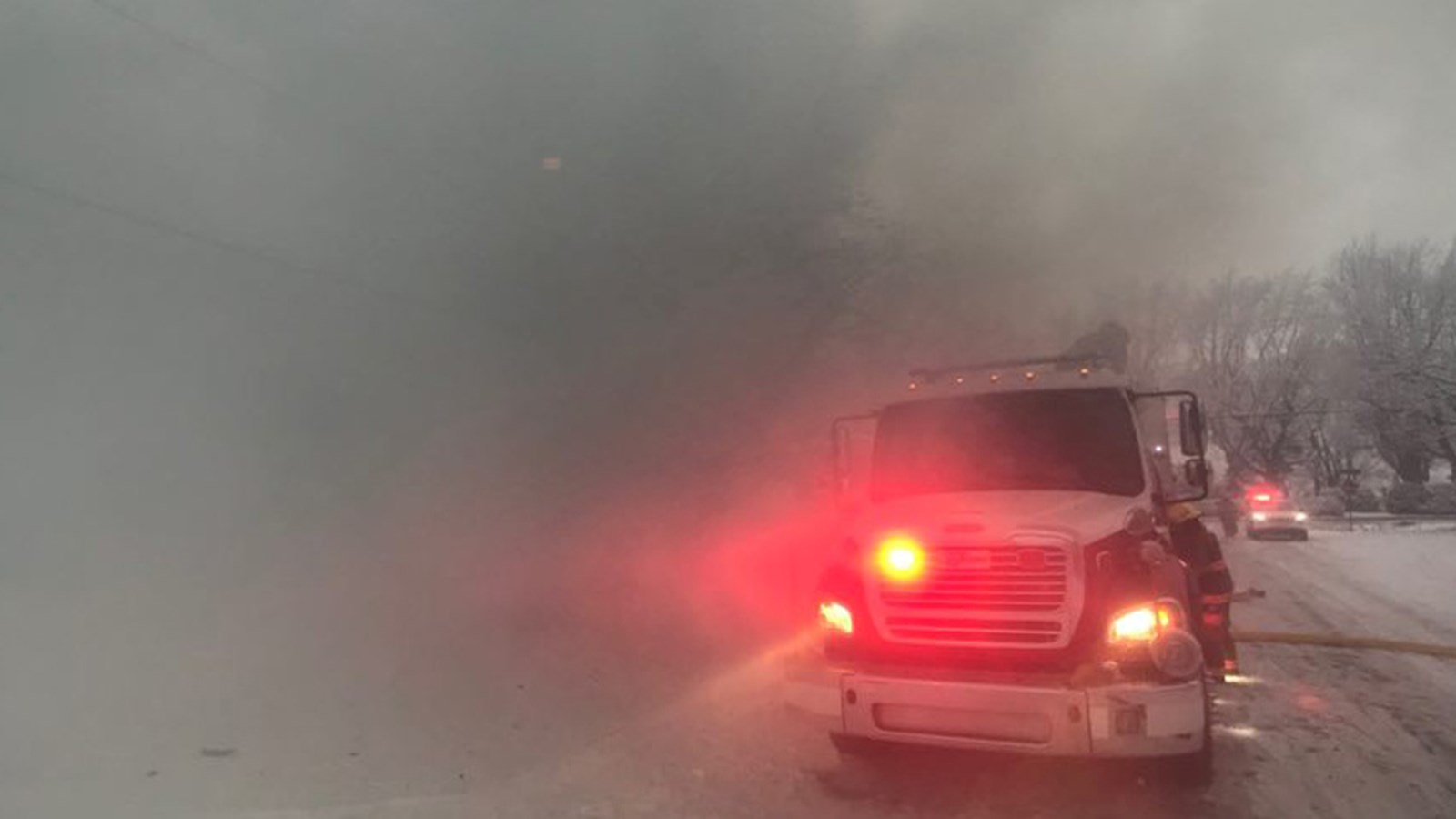 Un garage de mécanique générale est la proie des flammes à Beauharnois