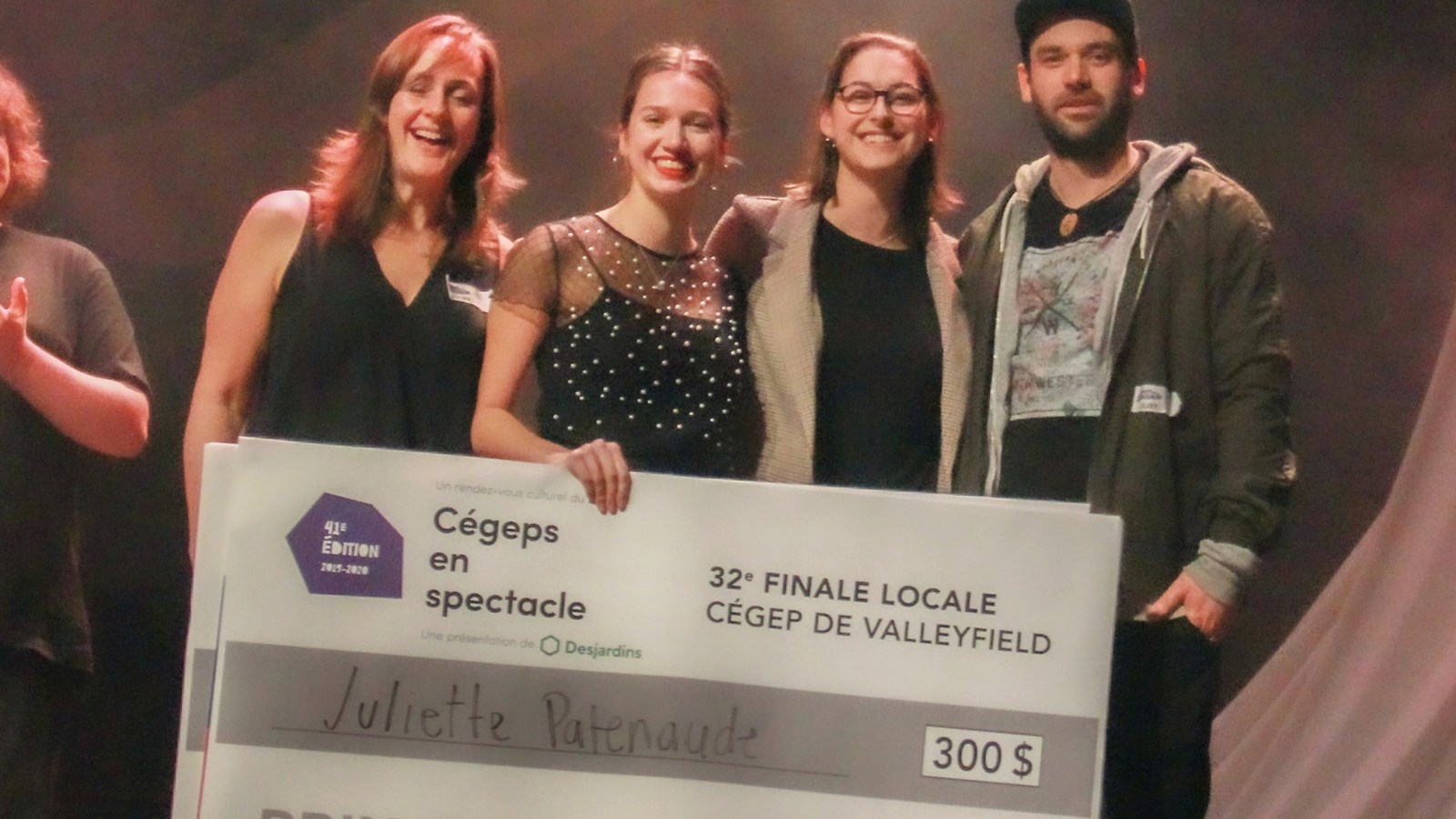 La prestation musicale de l’interprète Juliette Patenaude de Salaberry-de-Valleyfield a été récompensé deux fois plutôt qu'une alors qu'elle a conquis le jury et qu'elle a aussi mis la main sur le Prix du public. 