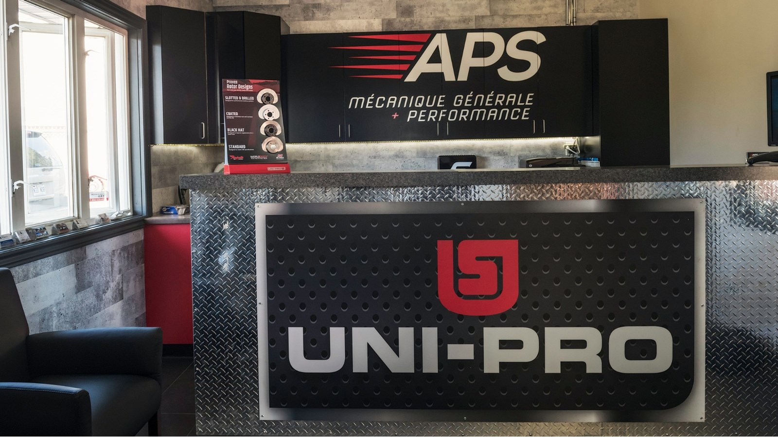 Fait intéressant: en plus de proposer des services en lien avec la mécanique générale sous la bannière Uni-Pro, mais aussi de performance, APS se spécialise dans la vente de pièces