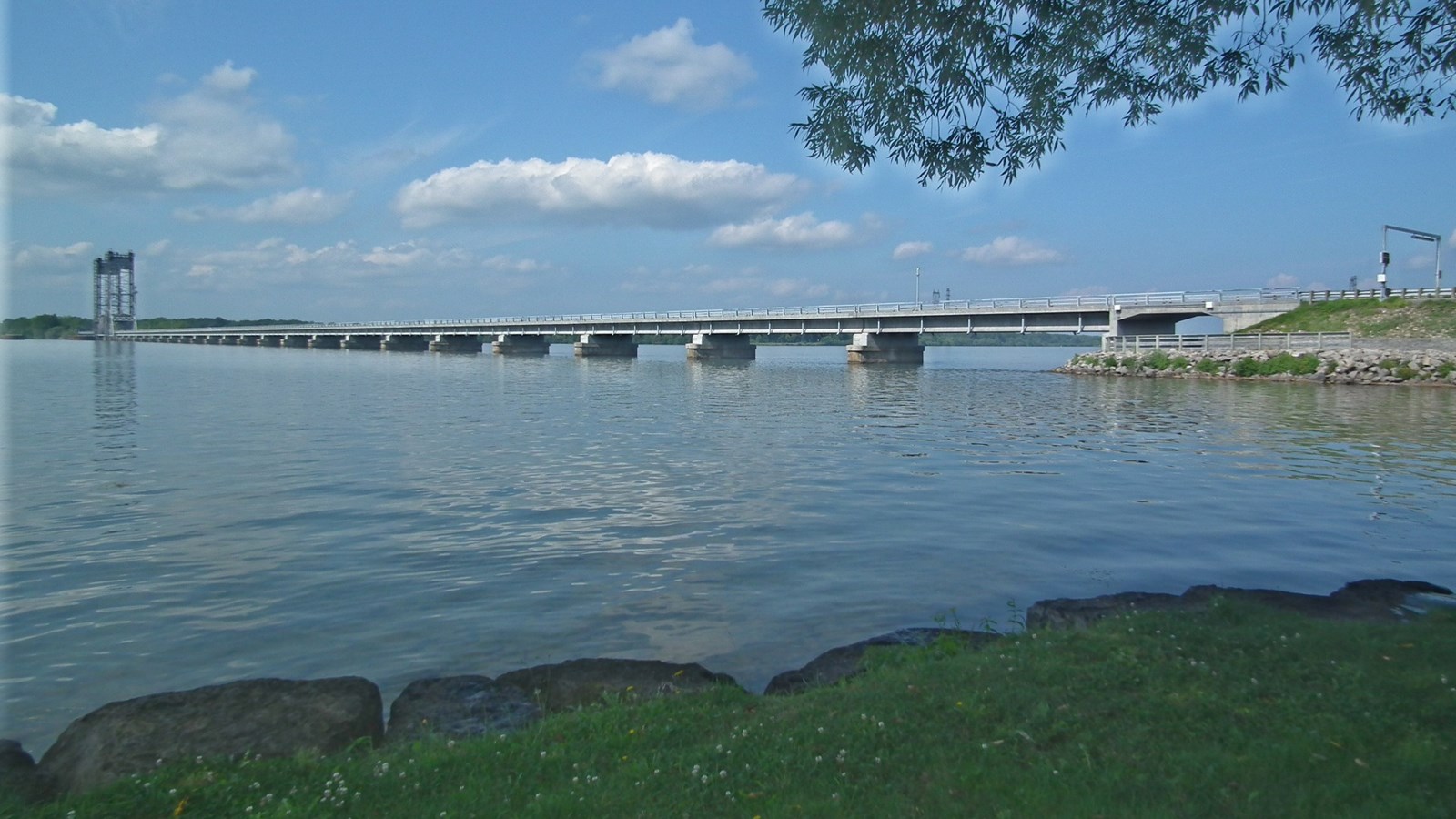 Pont Saint-Louis: bientôt une passerelle pour cyclistes et piétons?