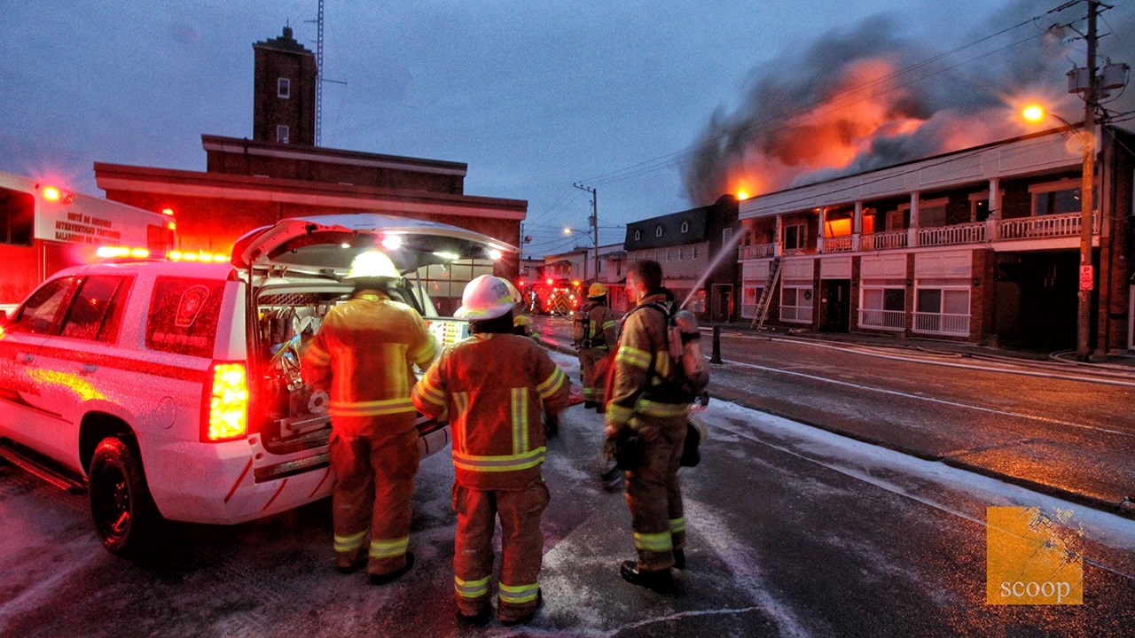 En cours: un incendie fait rage à Valleyfield