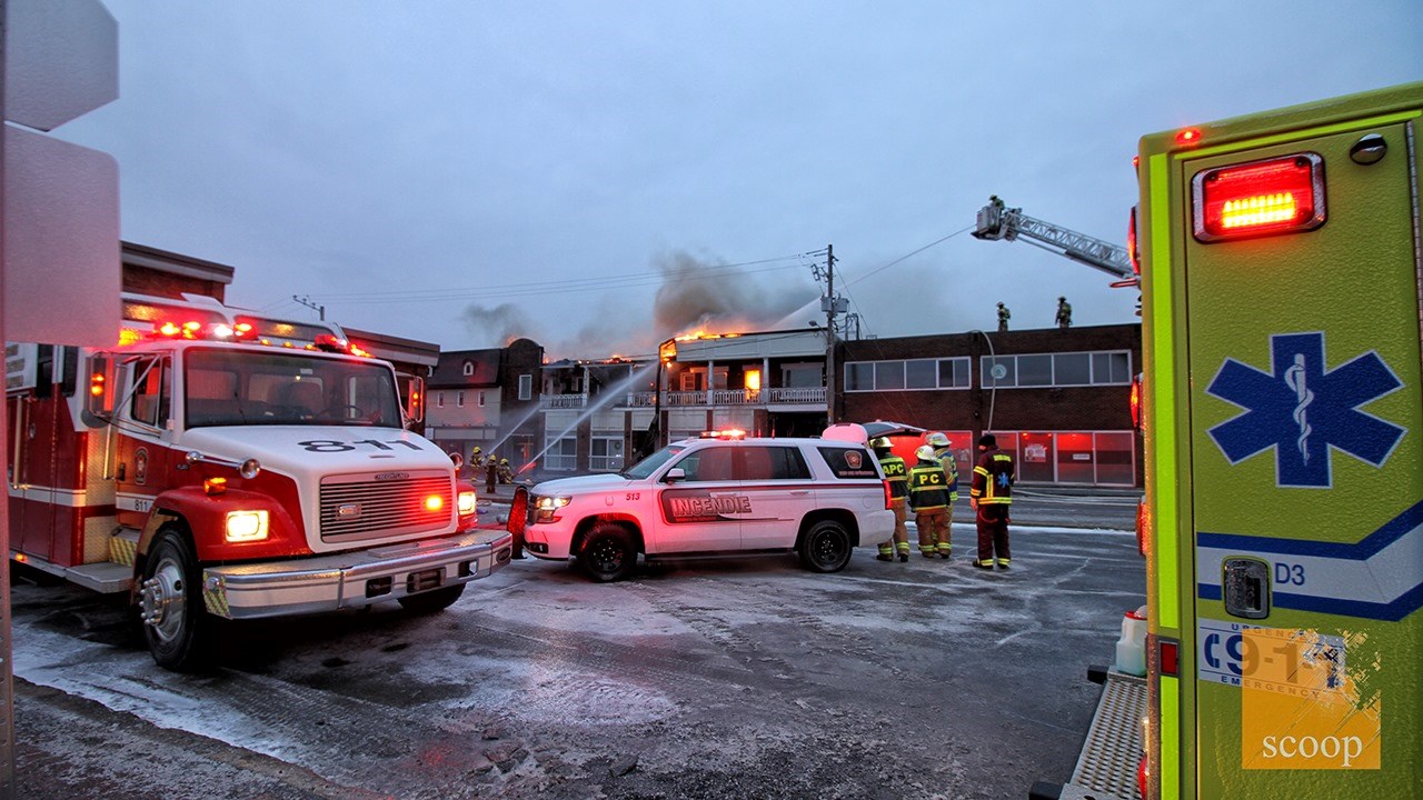 En cours: un incendie fait rage à Valleyfield