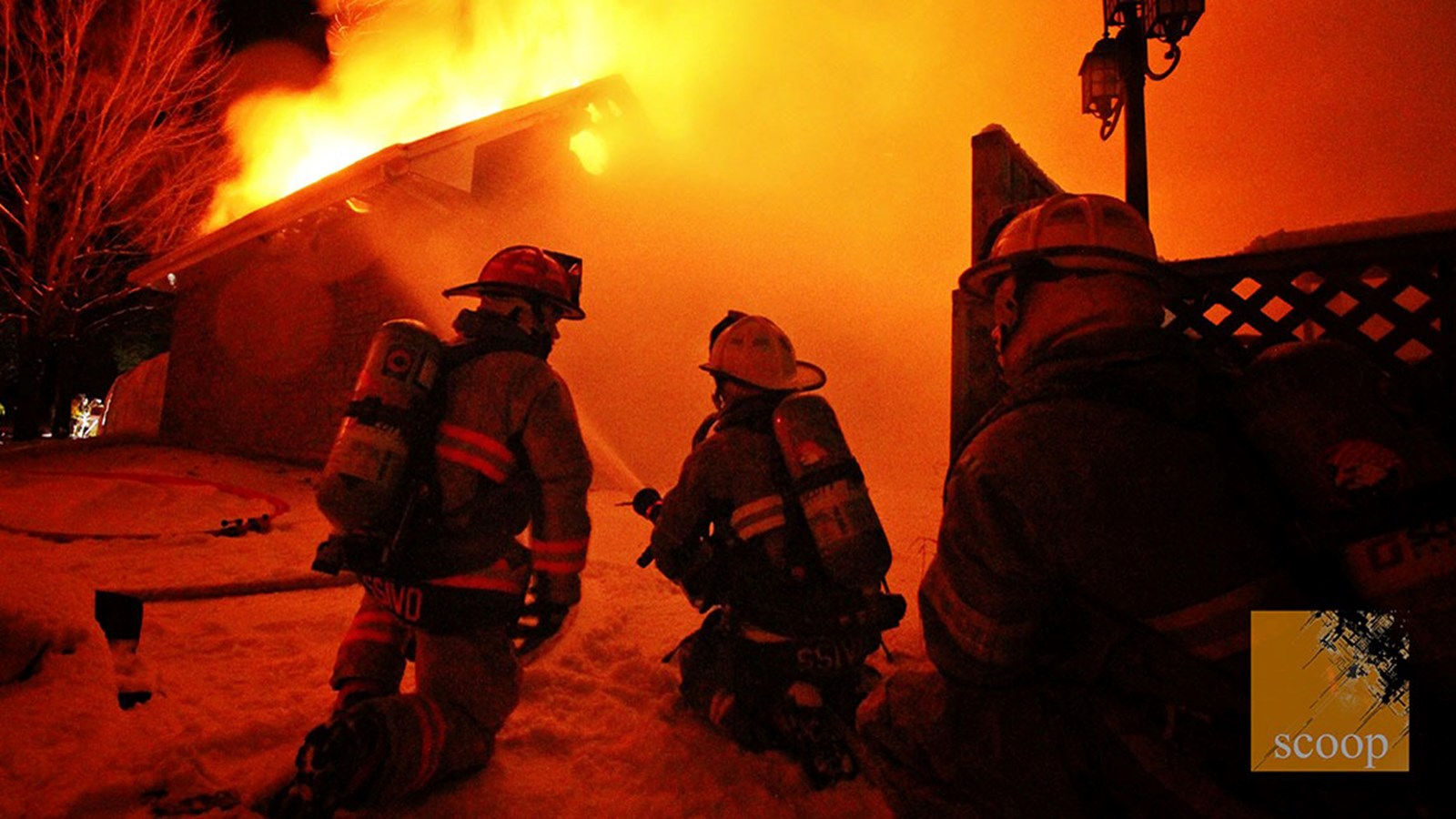 Une maison est ravagée par les flammes à Les Cèdres