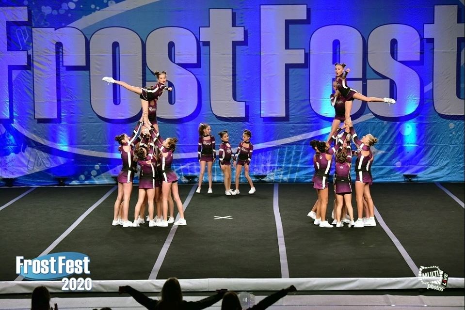 Les cheerleaders du G-Force en mettent plein la vue au Frostfest de Montréal