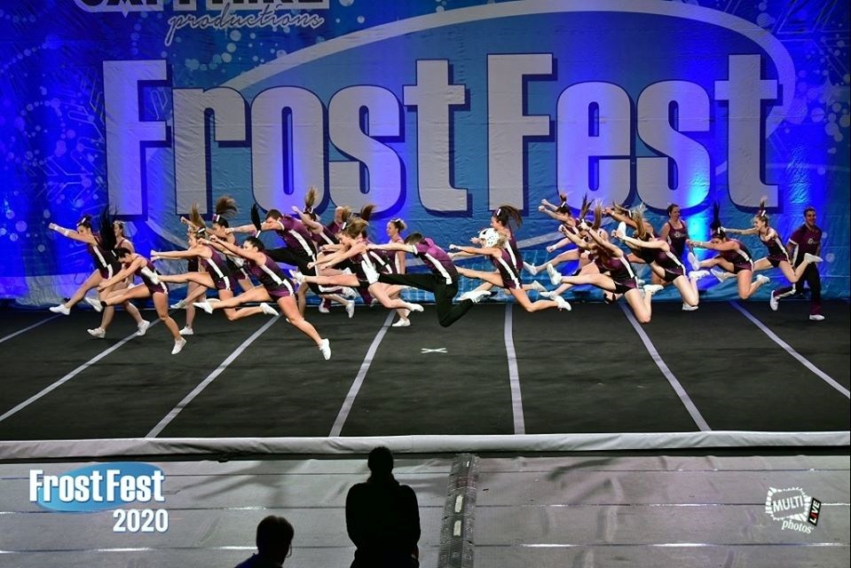 Les cheerleaders du G-Force en mettent plein la vue au Frostfest de Montréal