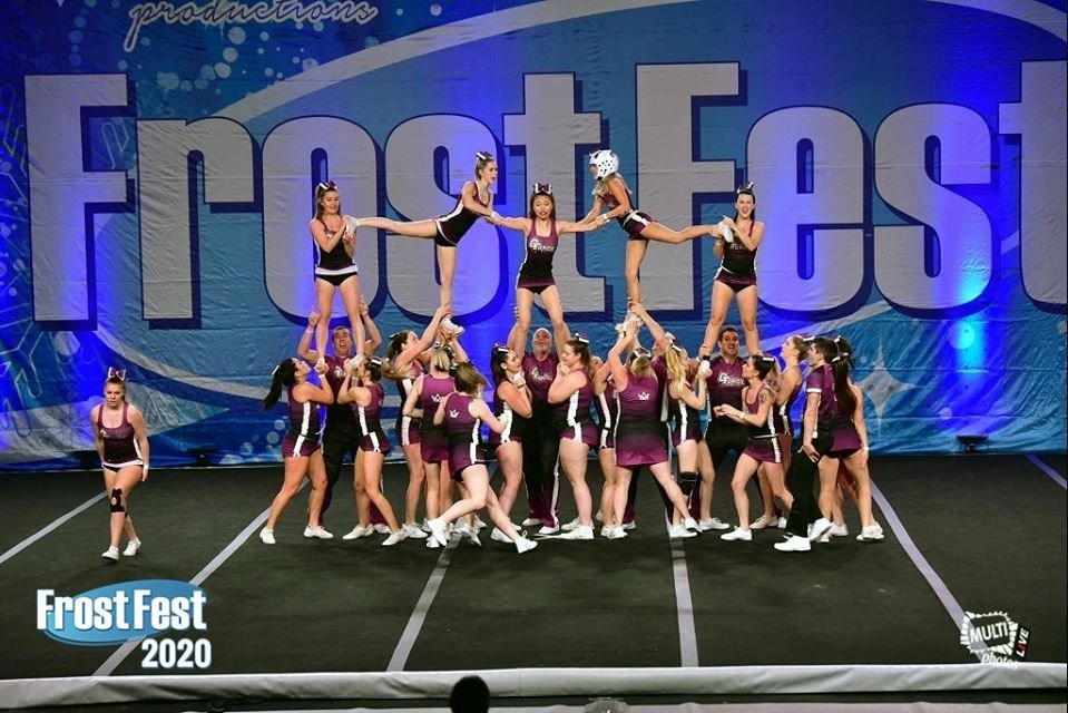 Les cheerleaders du G-Force en mettent plein la vue au Frostfest de Montréal
