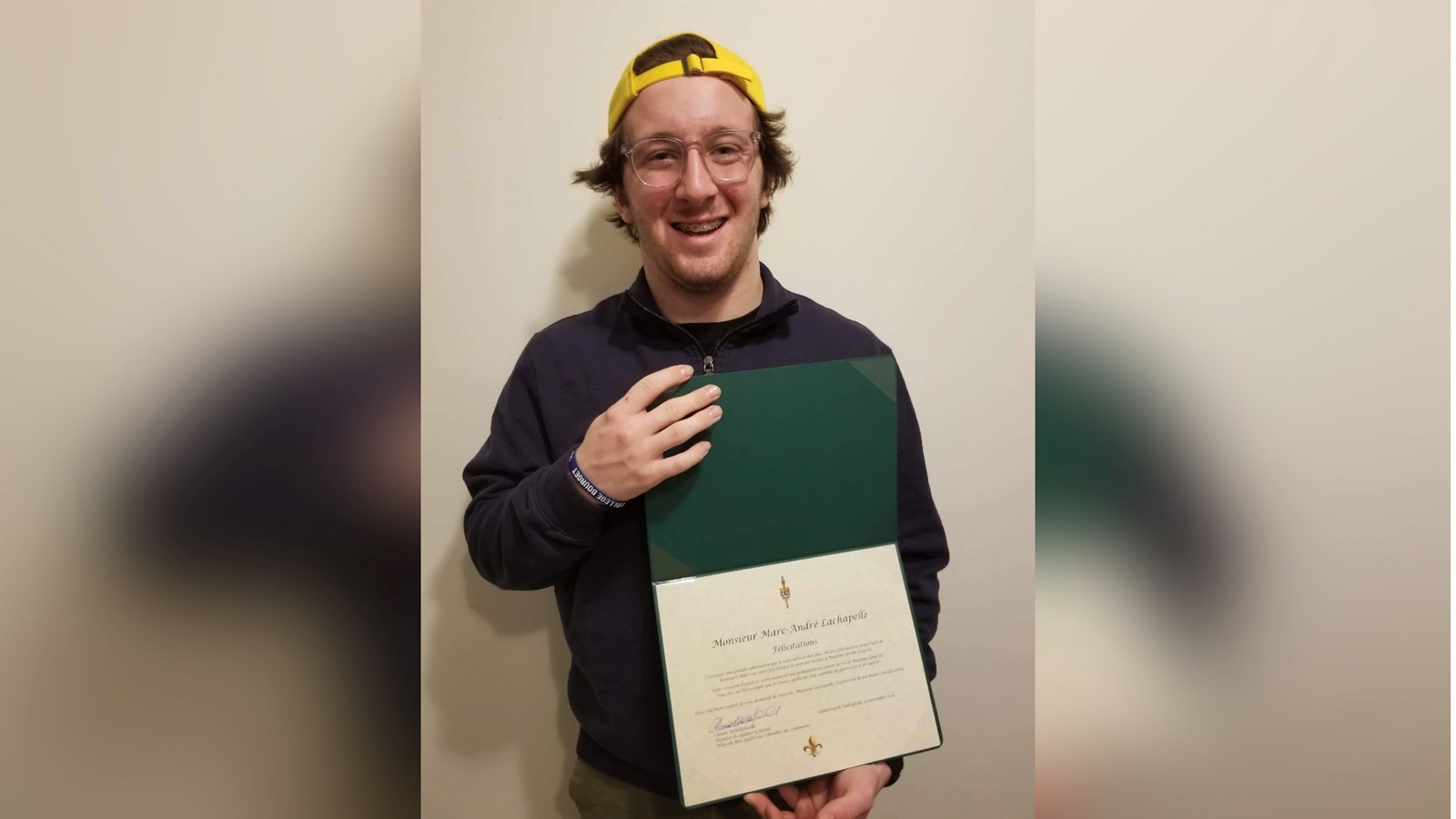 EXCLUSIF: Collecte de fonds et reconnaissance d'Ottawa pour le jeune héros étudiant au Collège de Valleyfield