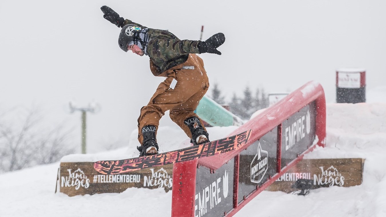 Les fervents de planche à neige et de ski "freestyle" ont rendez-vous au parc des Éperviers