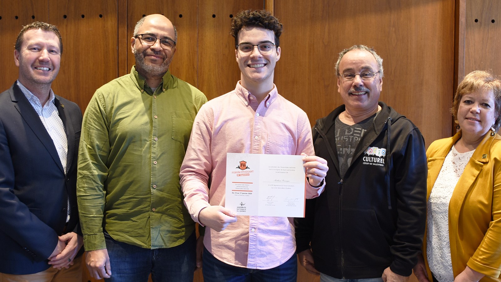 Au terme de son expérience parlementaire, Mathieu Bourque a également reçu le prix de la Fondation Jean-Charles Bonenfant, accompagné d’une bourse de 50$.