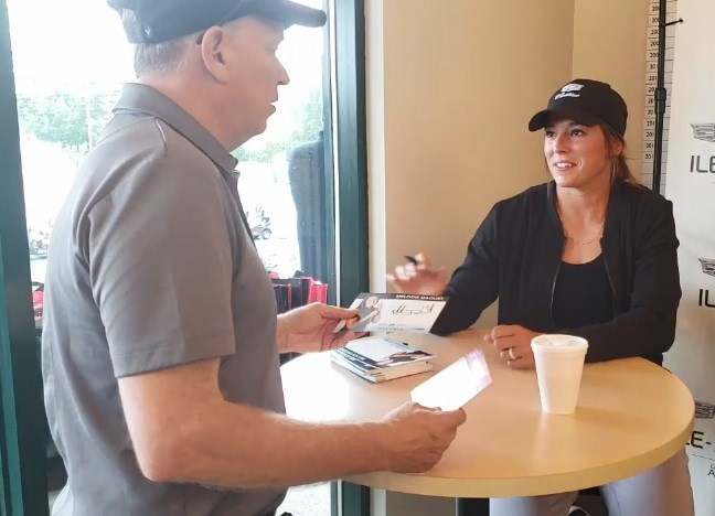 Mélodie Daoust chez Chevrolet Buick GMC de Valleyfield
