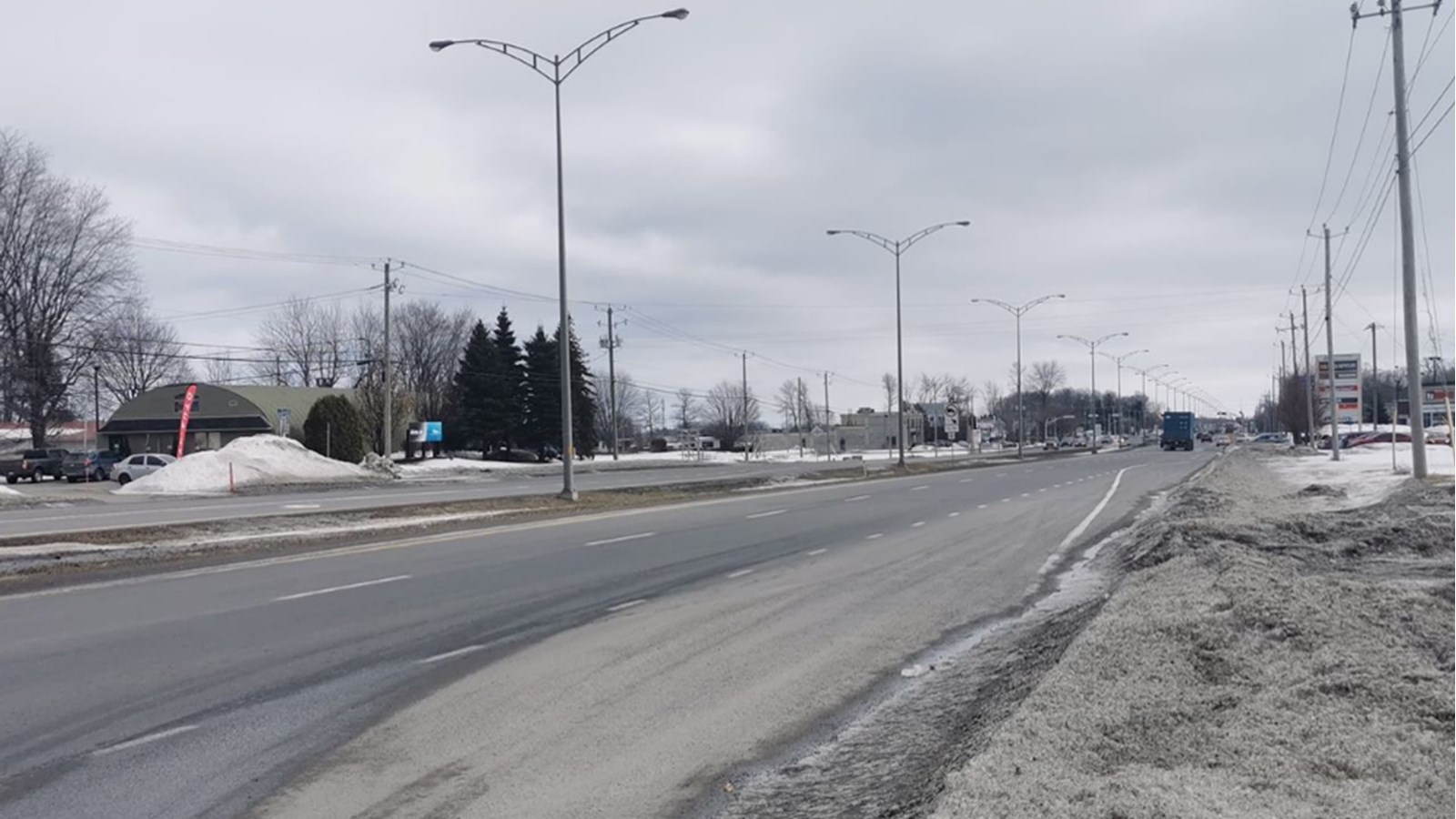 À Salaberry-de-Valleyfield, on a confirmé l'asphaltage de la route 201, en direction nord, entre la rue Alexandre et la rivière Saint-Charles. 