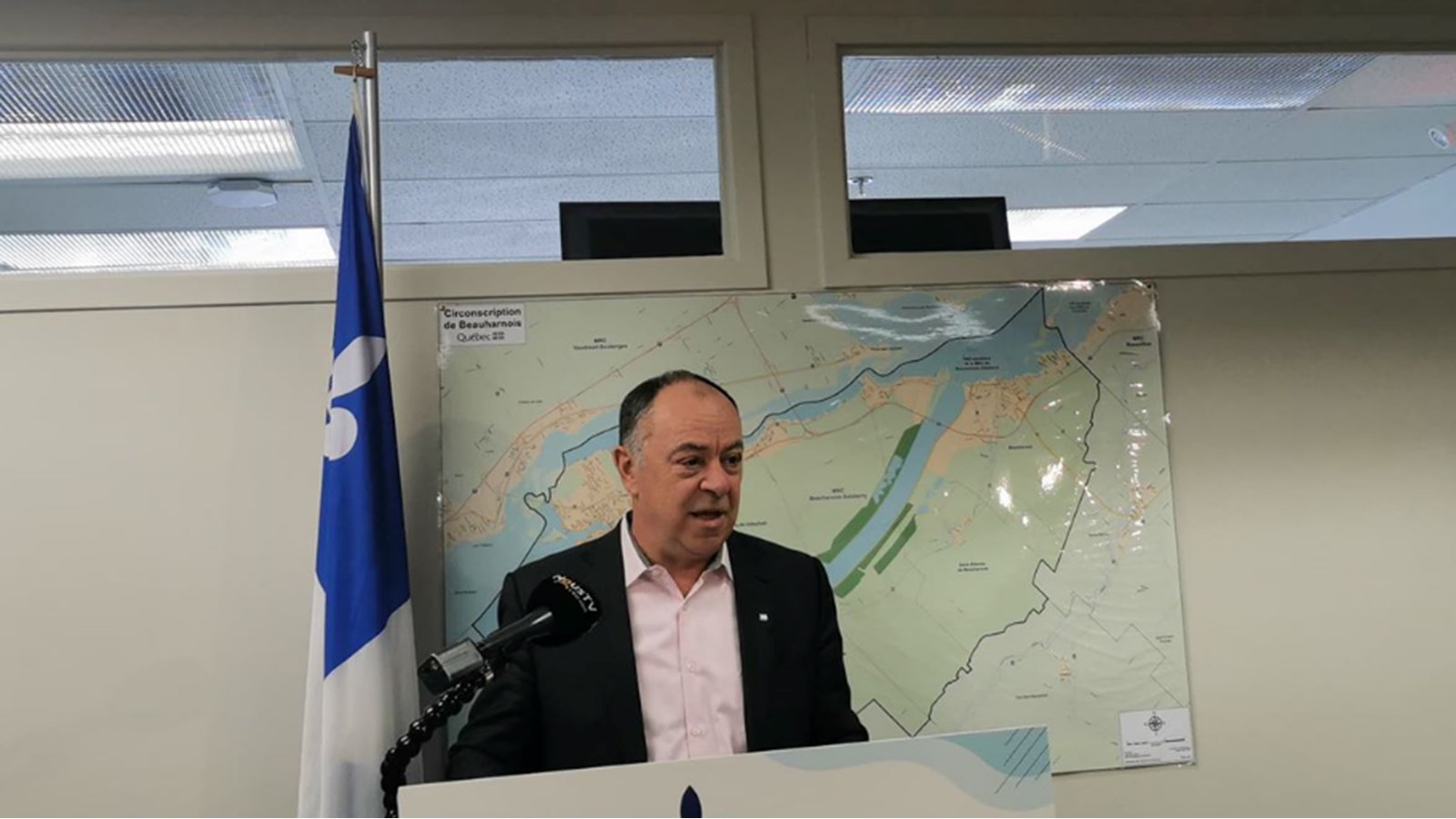 Le ministre responsable Christian Dubé  s’est dit bien au courant du dossier du boulevard Monseigneur-Langlois et a qualifié le projet-pilote en place de solution temporaire. 