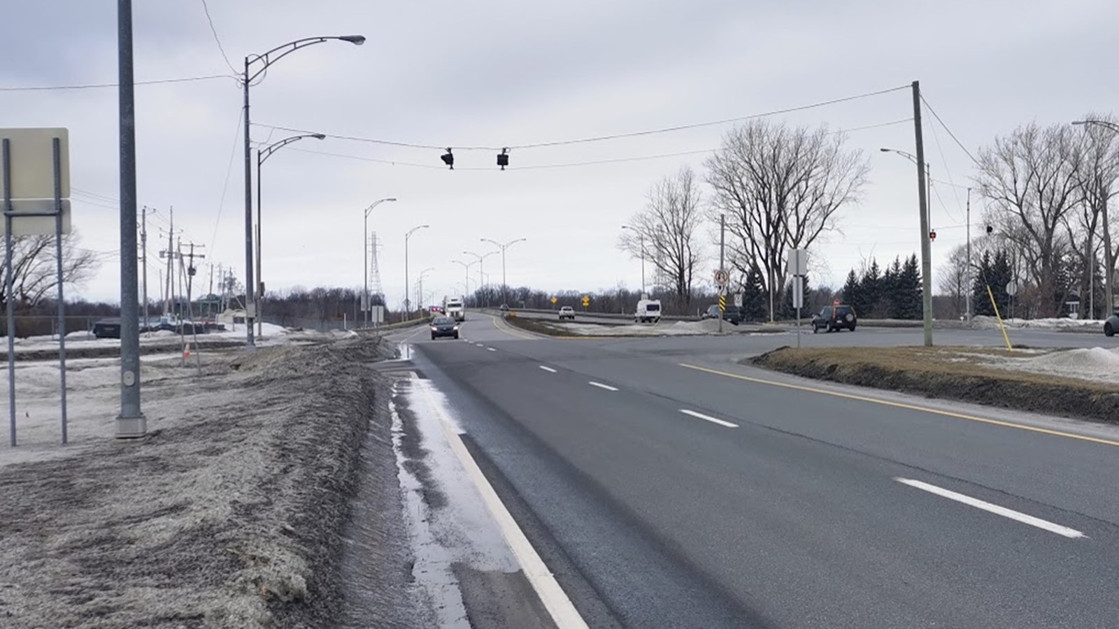 En attente d’une solution permanente, un feu de circulation temporaire sera installé à l’intersection du Havre et Bord-de-l’Eau, près du pont Monseigneur-Langlois.