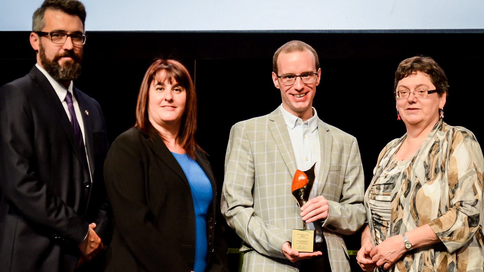 L'Association des directeurs municipaux du Québec a remis un prix au directeur général de Saint-Stanislas-de-Kostla, Maxime Boissonneault en 2019.