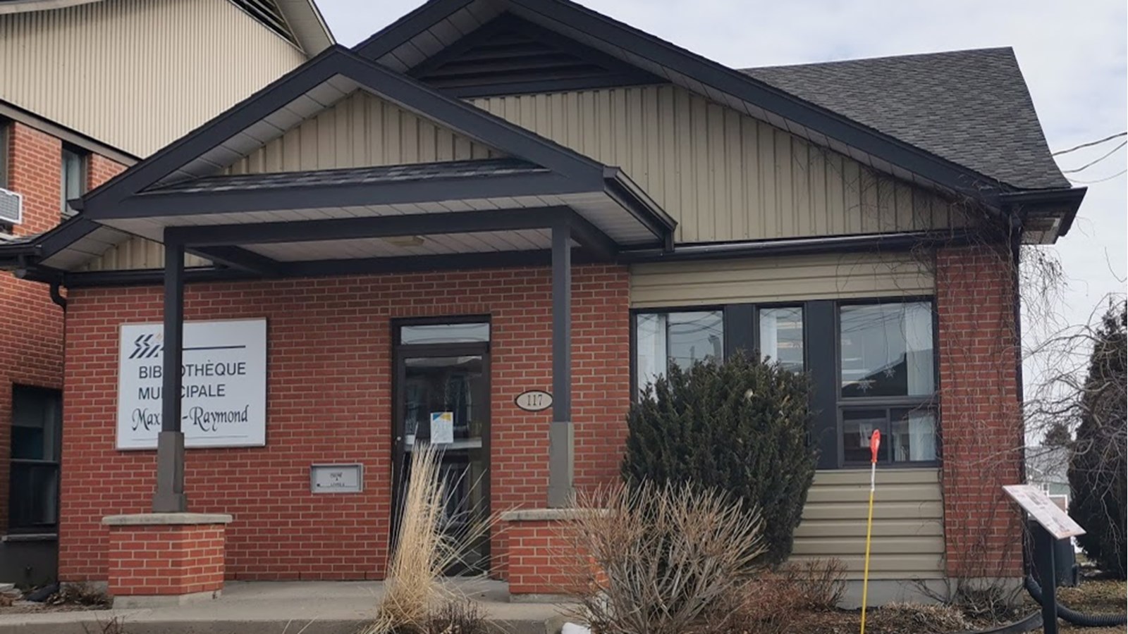 La fermeture de la bibliothèque municipale et pour une période de 30 jours, à compter d’aujourd’hui, jusqu’au 12 avril inclusivement, ou selon les nouvelles directives gouvernementales fait partie des mesures mises en place par la localité.