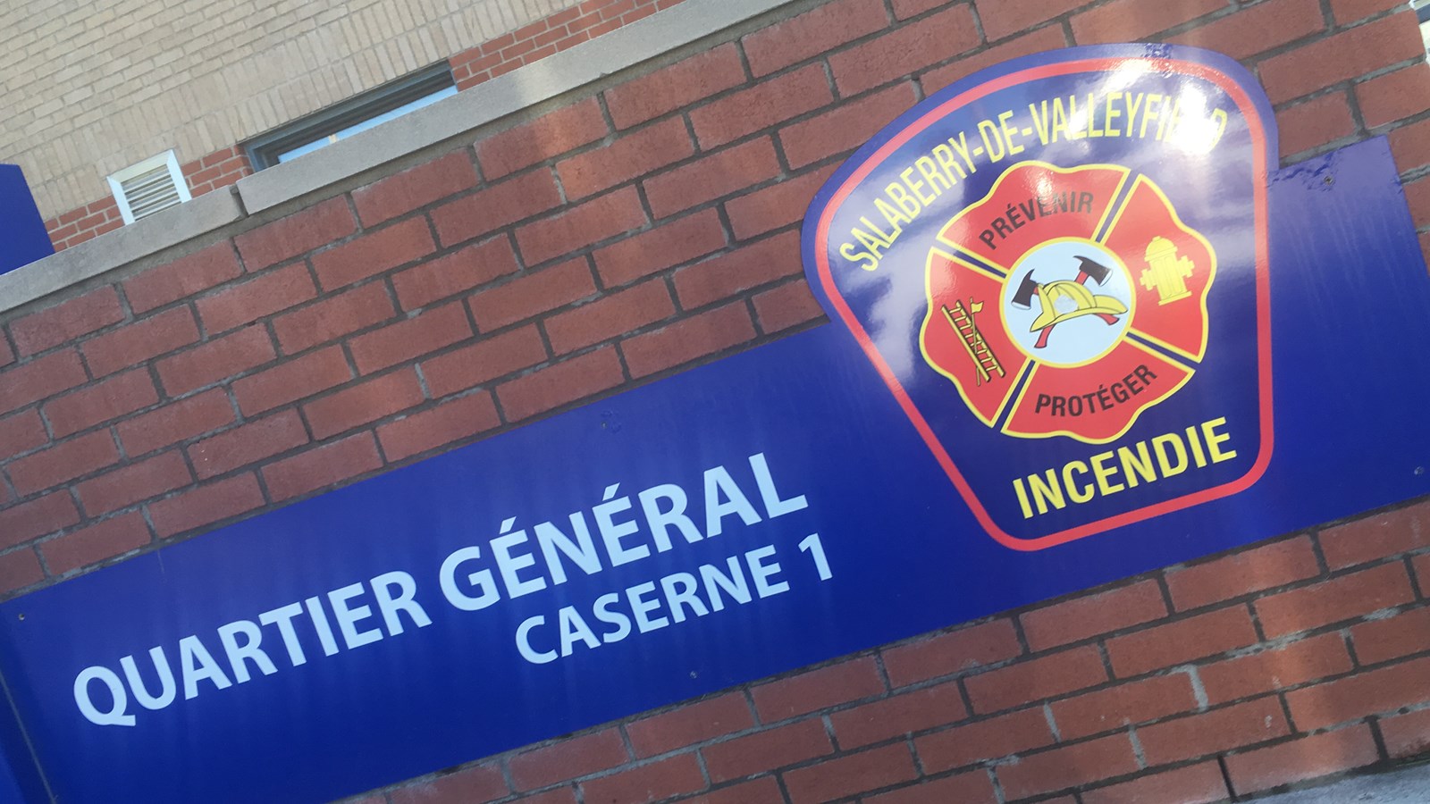 Il faut maintenant un rendez-vous pour se rendre à l'Édifice Paul-Marleau abritant la Caserne des pompiers de Salaberry-de-Valleyfield.