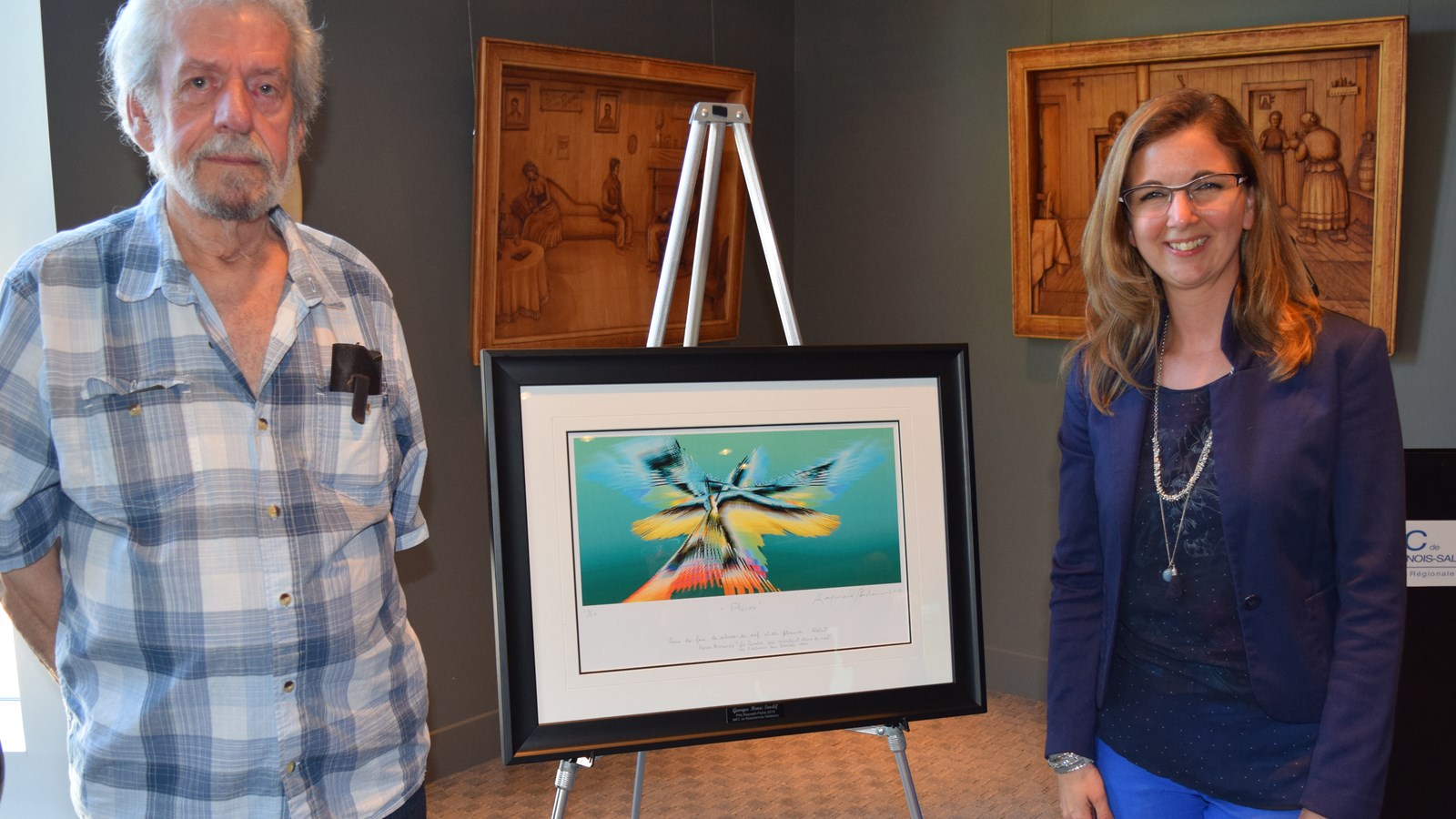 Le sculpteur Georges Henri Tardif de Beauharnois a été l’heureux récipiendaire du Prix Reynald-Piché 2019. On le voit ci au côté de la Préfète, Mme Maude Laberge.