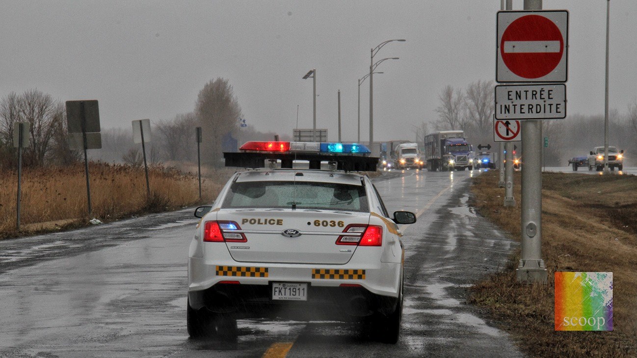 Point de contrôle sur l'autoroute 20 est, à Rivière-Beaudette