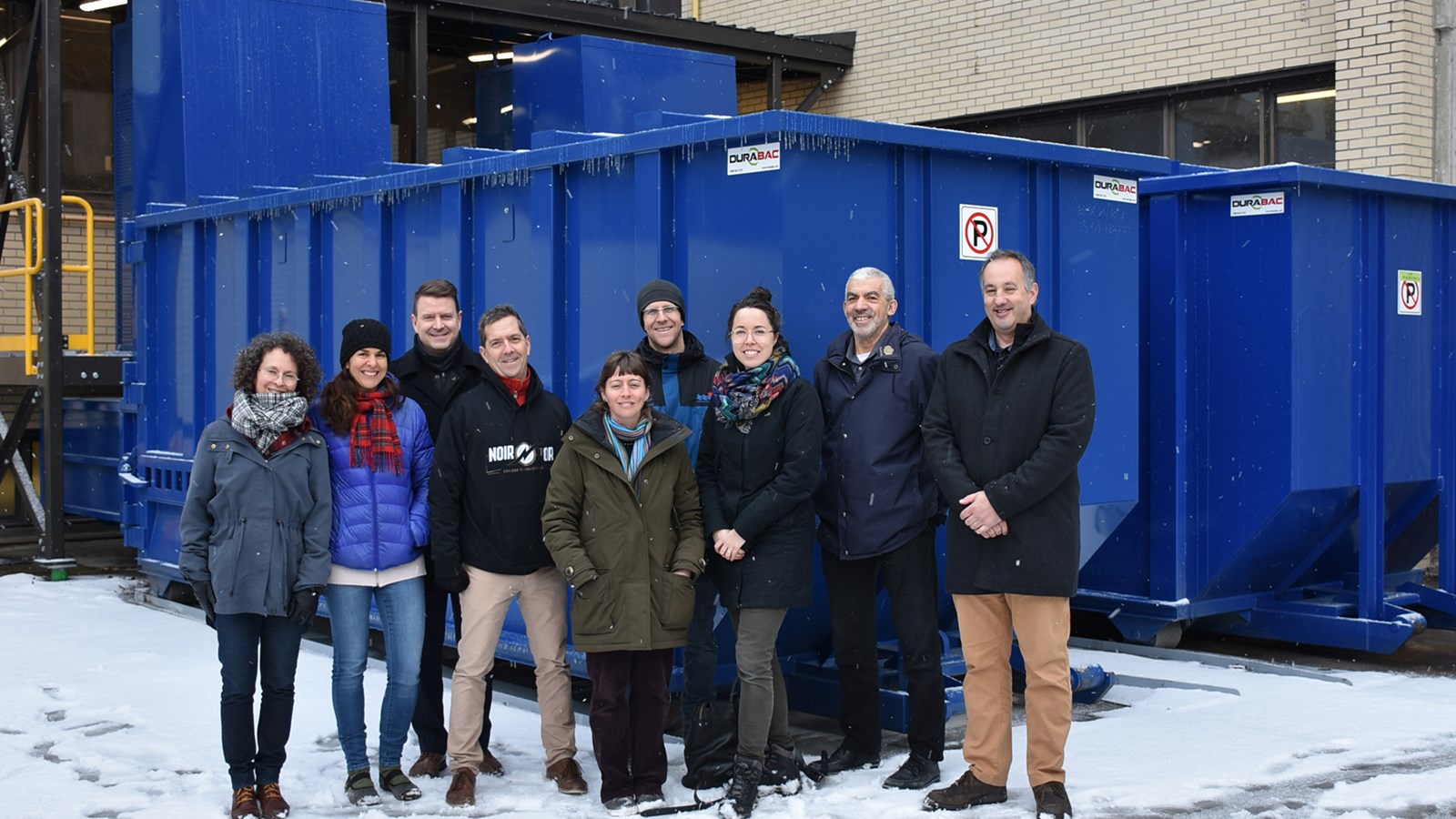 Les membres du Comité d’action et de concertation en développement durable du Cégep de Valleyfield, accompagnés par David Funk, représentant de la Ville de Salaberry-de-Valleyfield et Christine Bergeron-Verville, représentante de la MRC Beauharnois-Salaberry
.